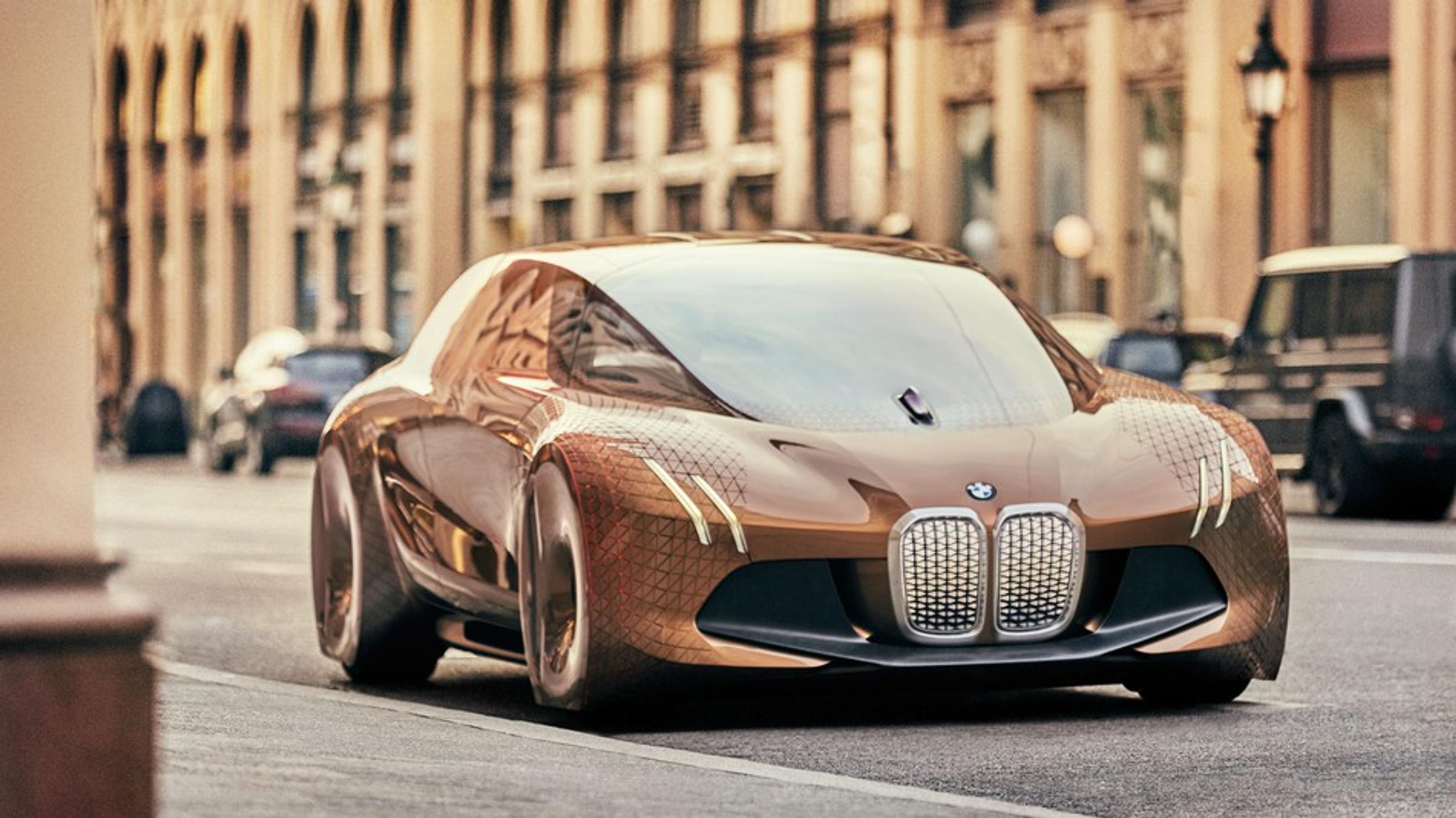 BMW uskoo olevansa aikataulussa sähköautokilpailussa – se ei kuitenkaan luota sähköautoalustoihin: ”Asiakkaamme eivät halua autoja, jotka näyttävät kaikki samanlaisilta”