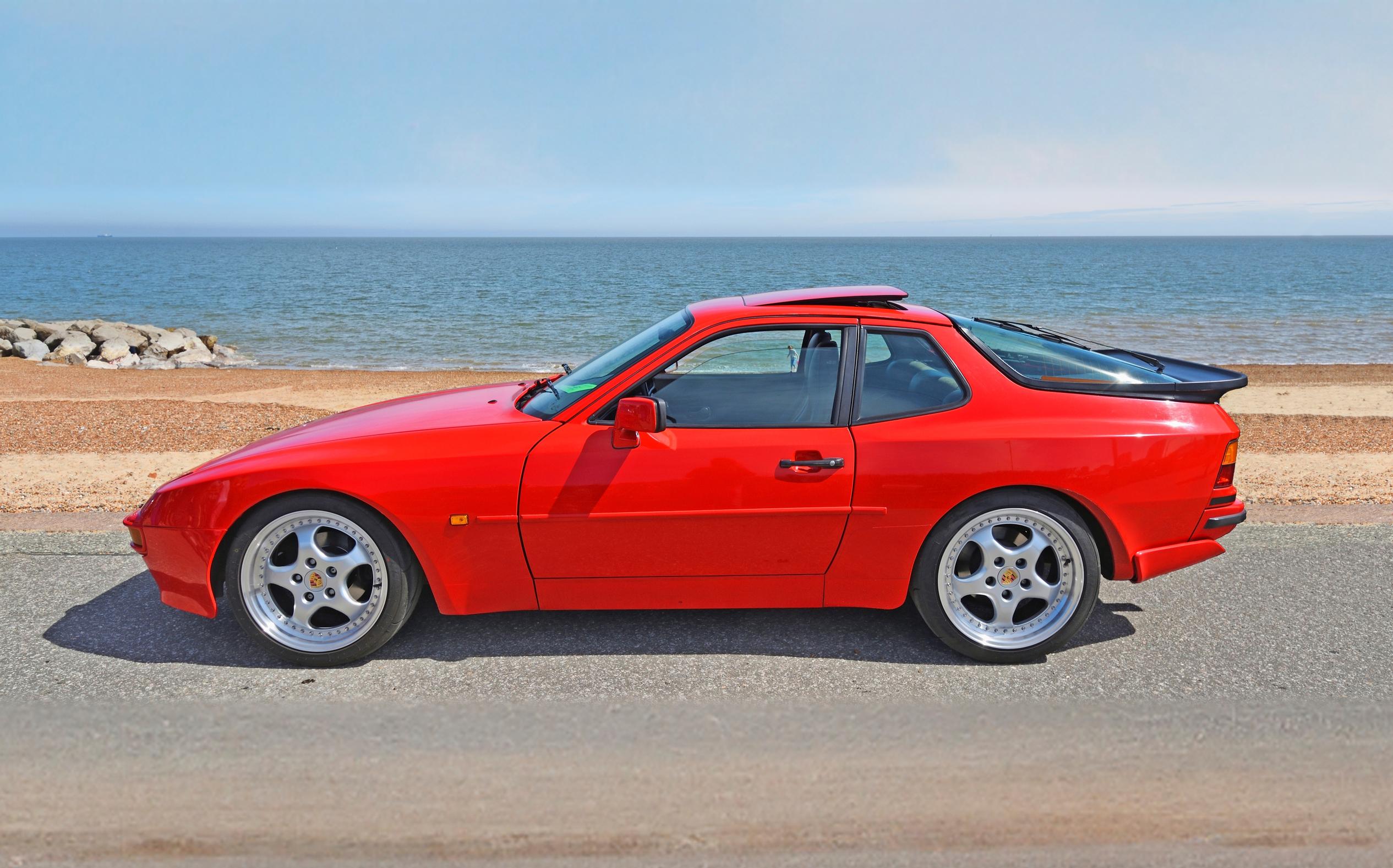 Porsche 944. Etumoottorinen aito Porker.