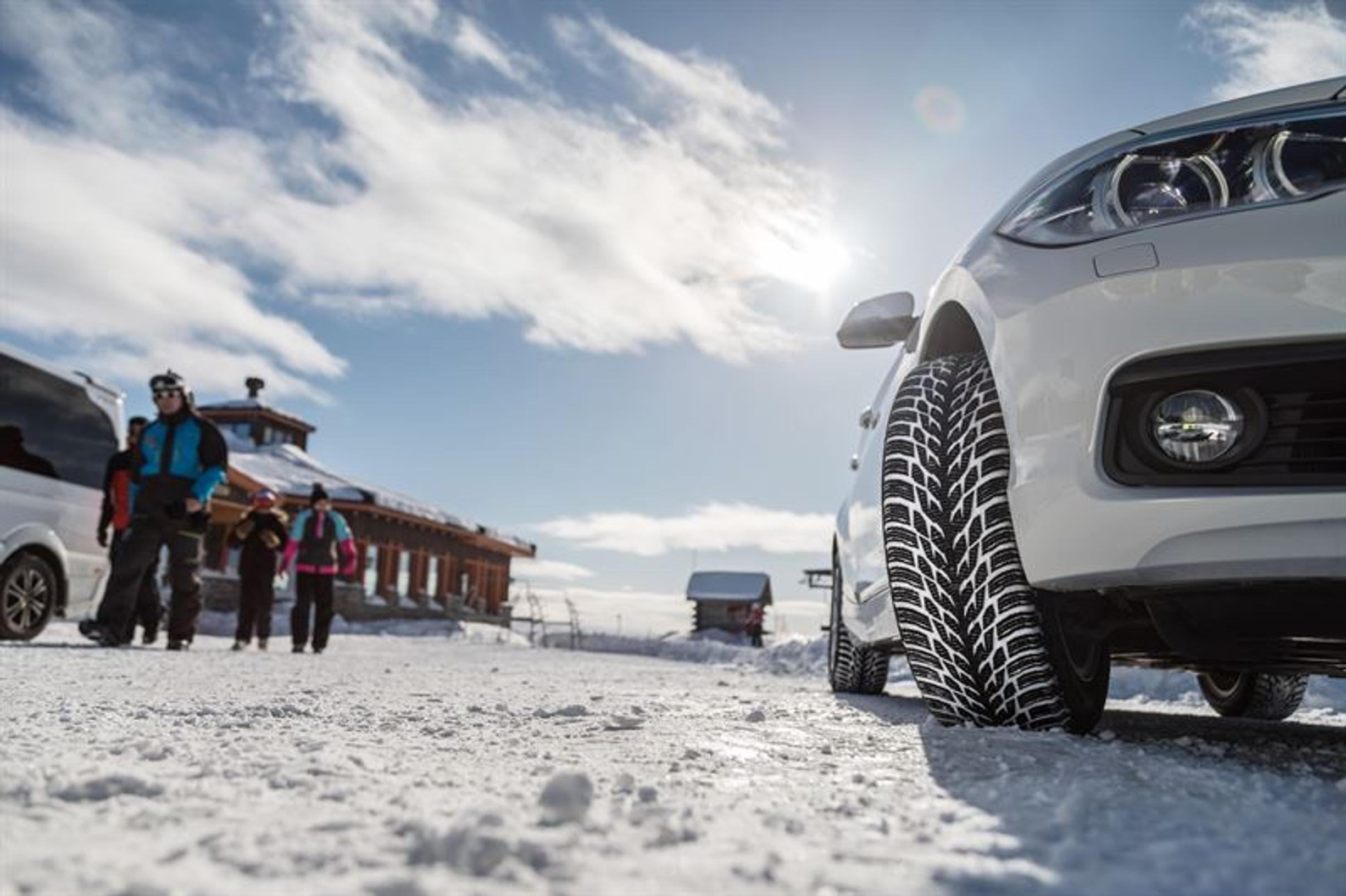 Suomalaisautoilija haluaa talvirenkailta pitoa