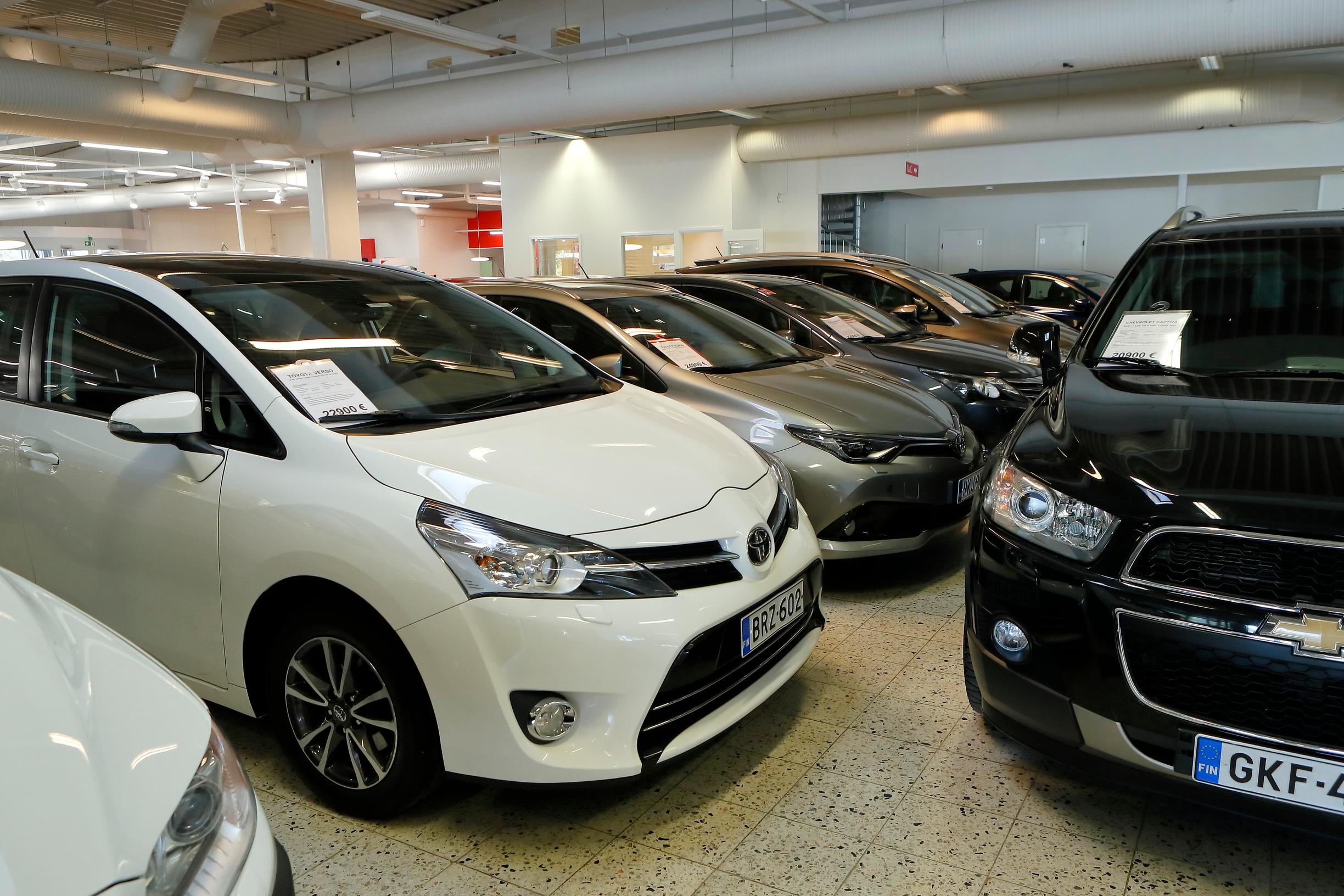 Uusien autojen ensirekisteröintien kasvu myötätuulessa