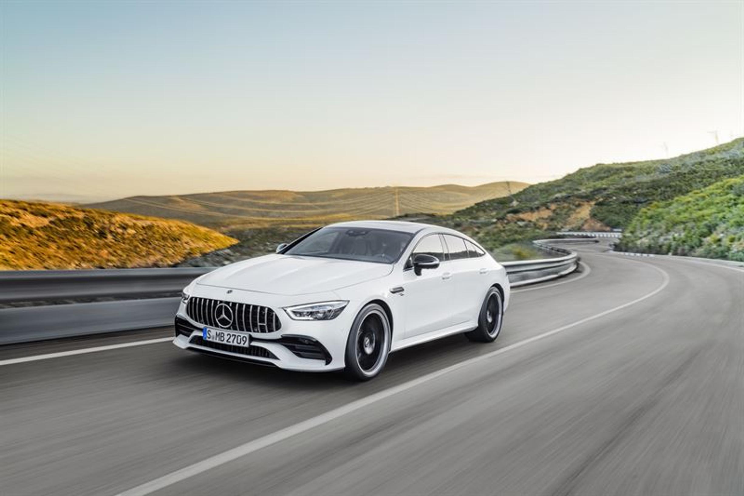 Katso kuvat - Mercedes-AMG:n neliovinen urheiluauto syksyllä Suomeen