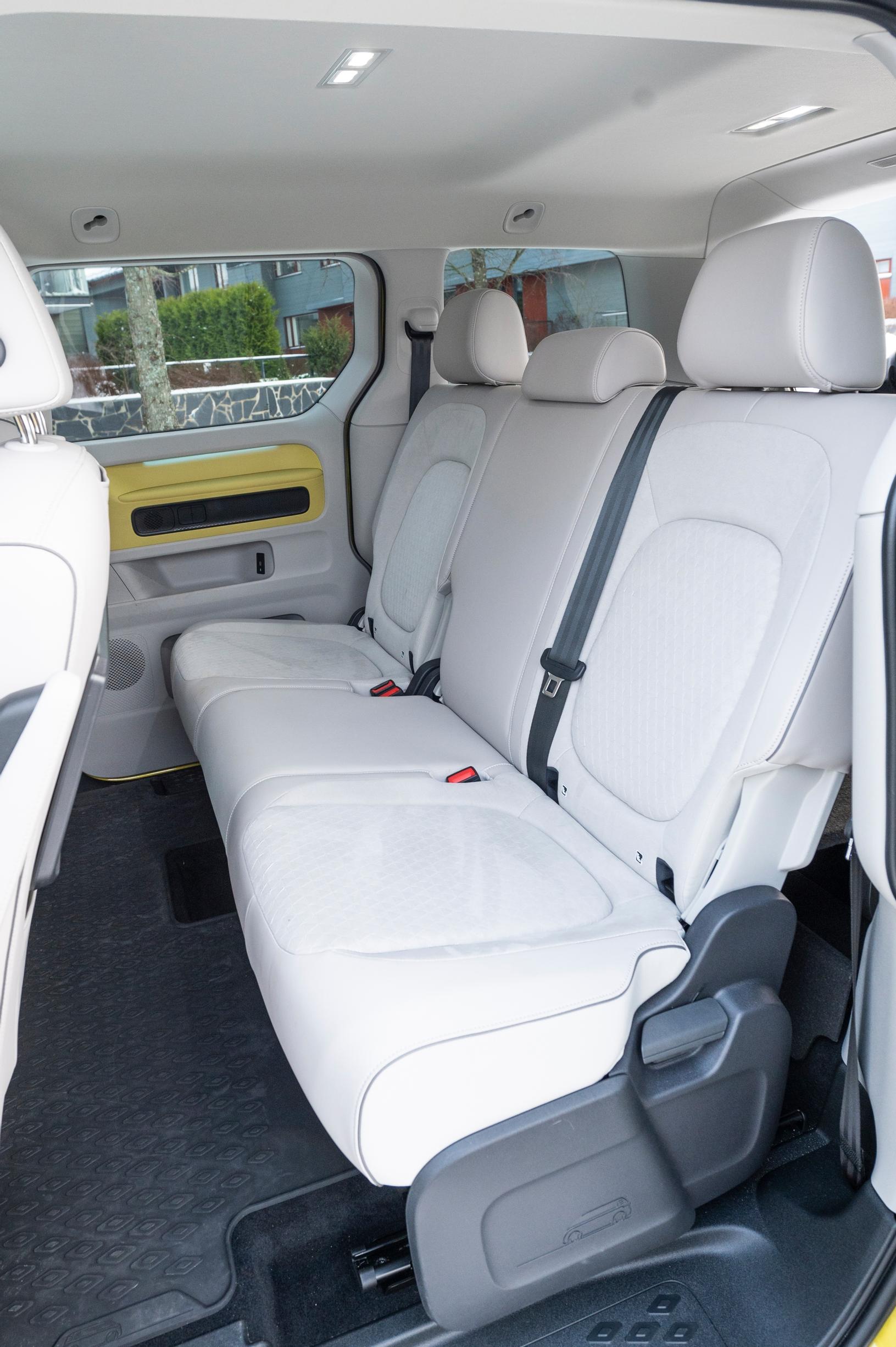 Volkswagen ID. buzz 150 kW Pro Business 77 kWh takapenkki