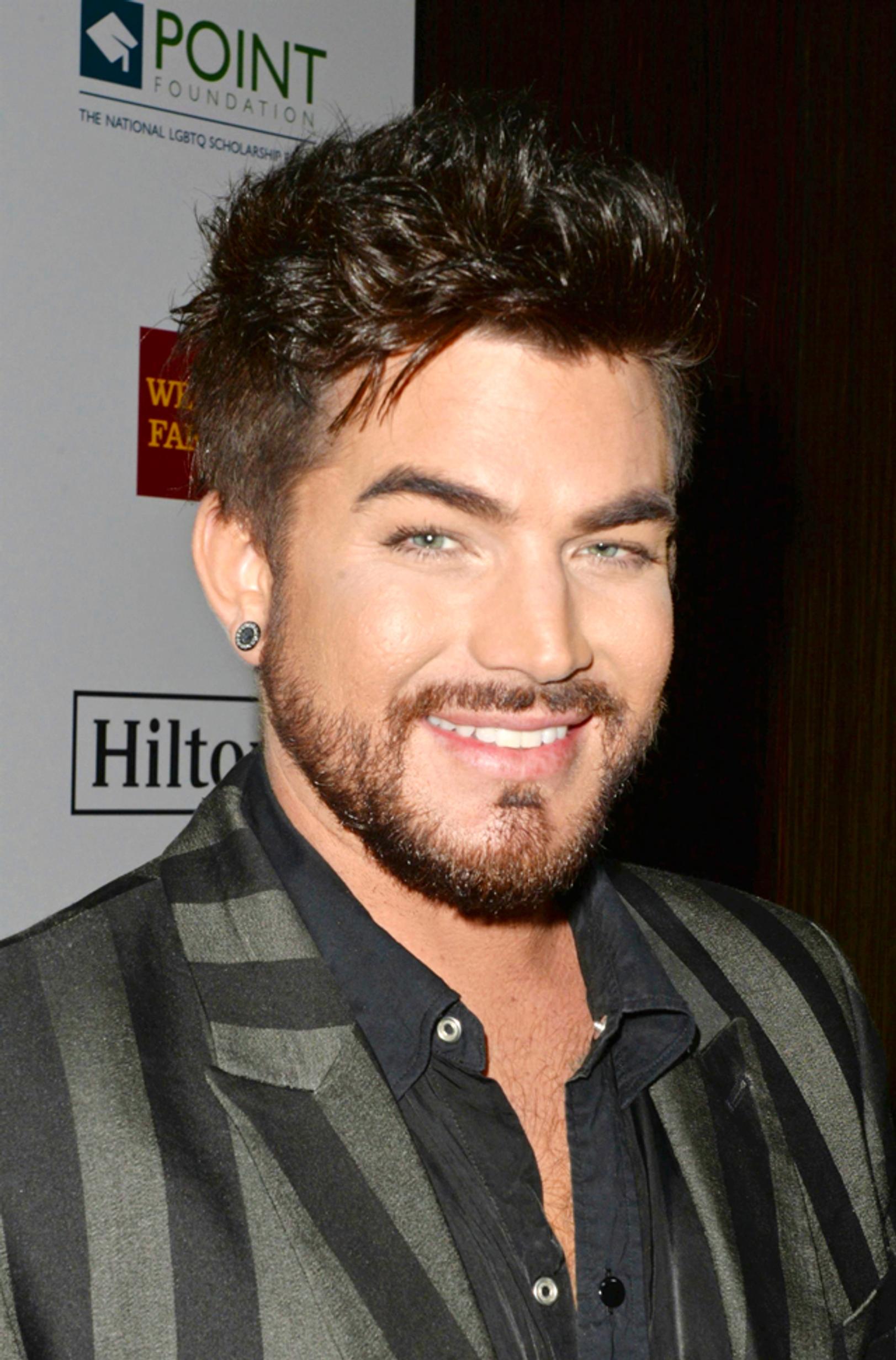 Vesimies, Idols-kilpailusta julkisuuteen ponnahtanut Adam Lambert on pehmeämpi versio vesimiehen merkistä.