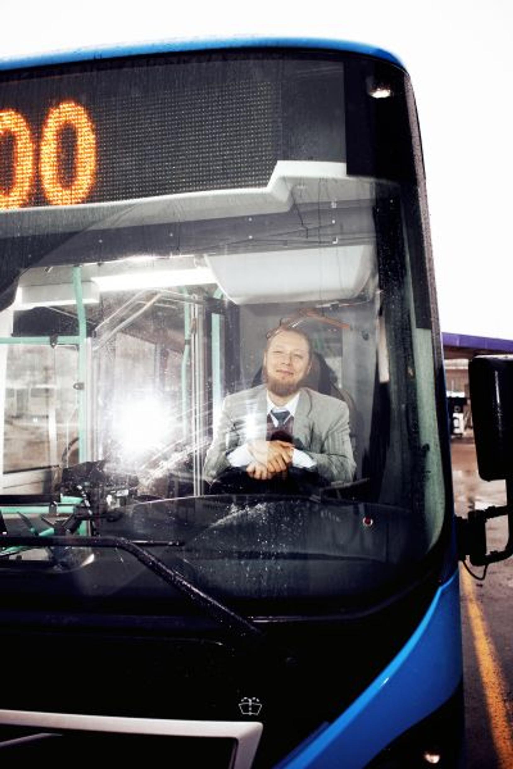 Ryhmäterapeutti: Kuski päätti muuttaa kaupunkia bussilastillinen kerrallaan.