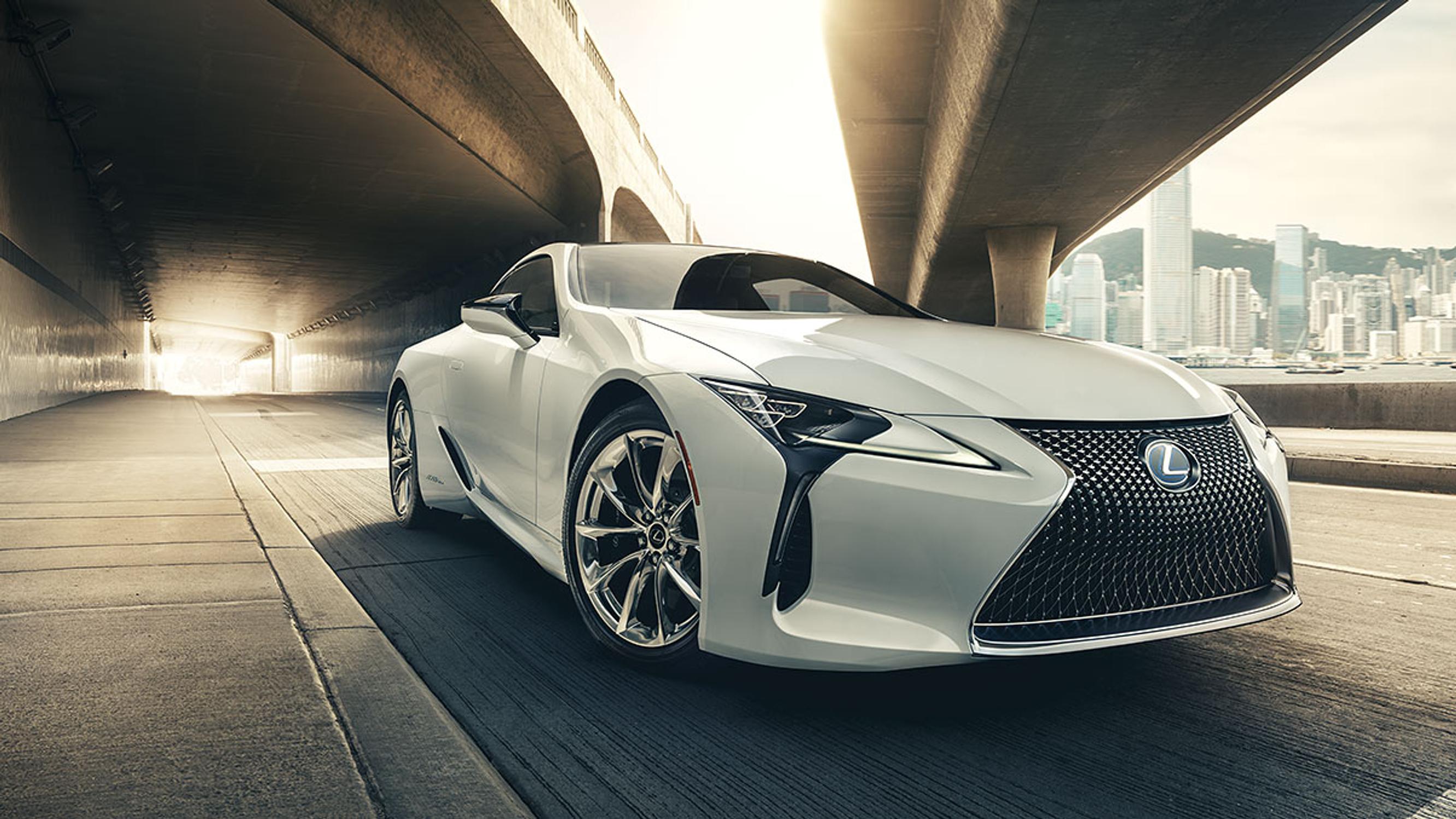 Lexus tuo Helsinkiin kaksi ennennäkemätöntä uutuusmallia