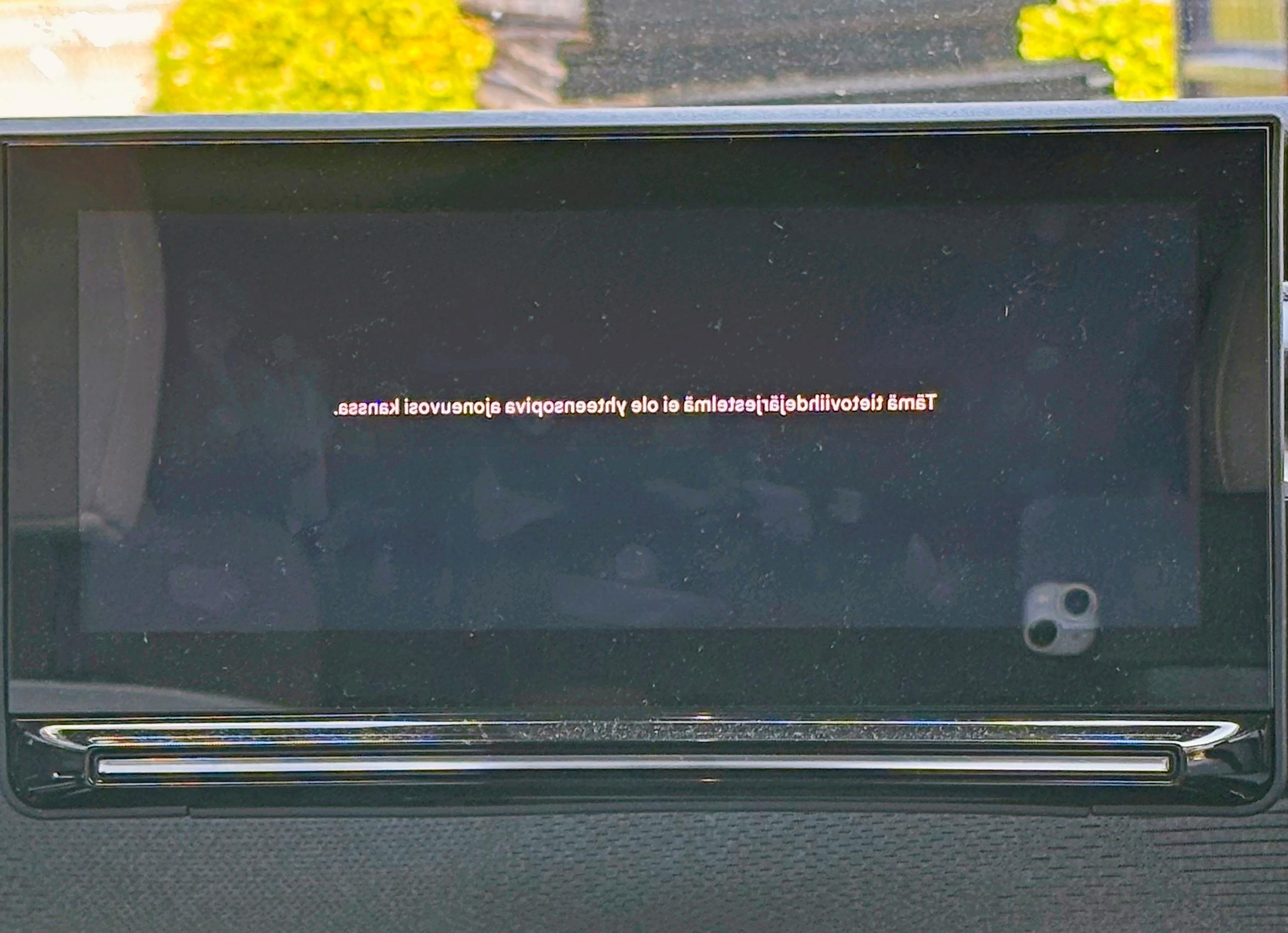 Citroën e-C3 Max 44 kWh on halpa sähköauto ja ohjelmistobugi on yllättänyt pariin otteeseen. Tuttu konsti toki toimii Citikassakin: virrat pois ja ovet lukkoon. Ja taas pelittää!