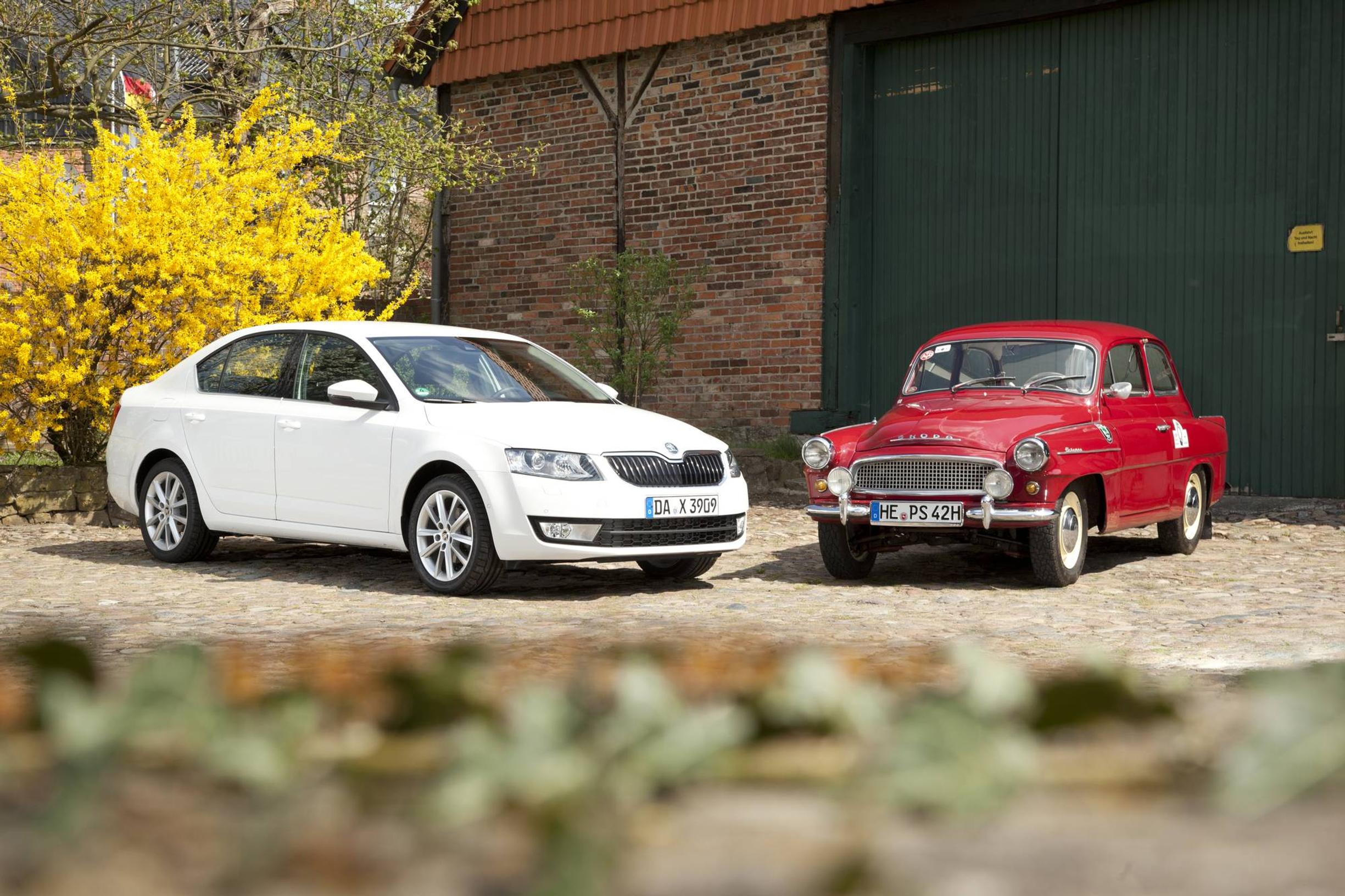 Skoda-suosikin sukupolvet vertailussa: Octavia Super (1963) ja Octavia TDI (2013)