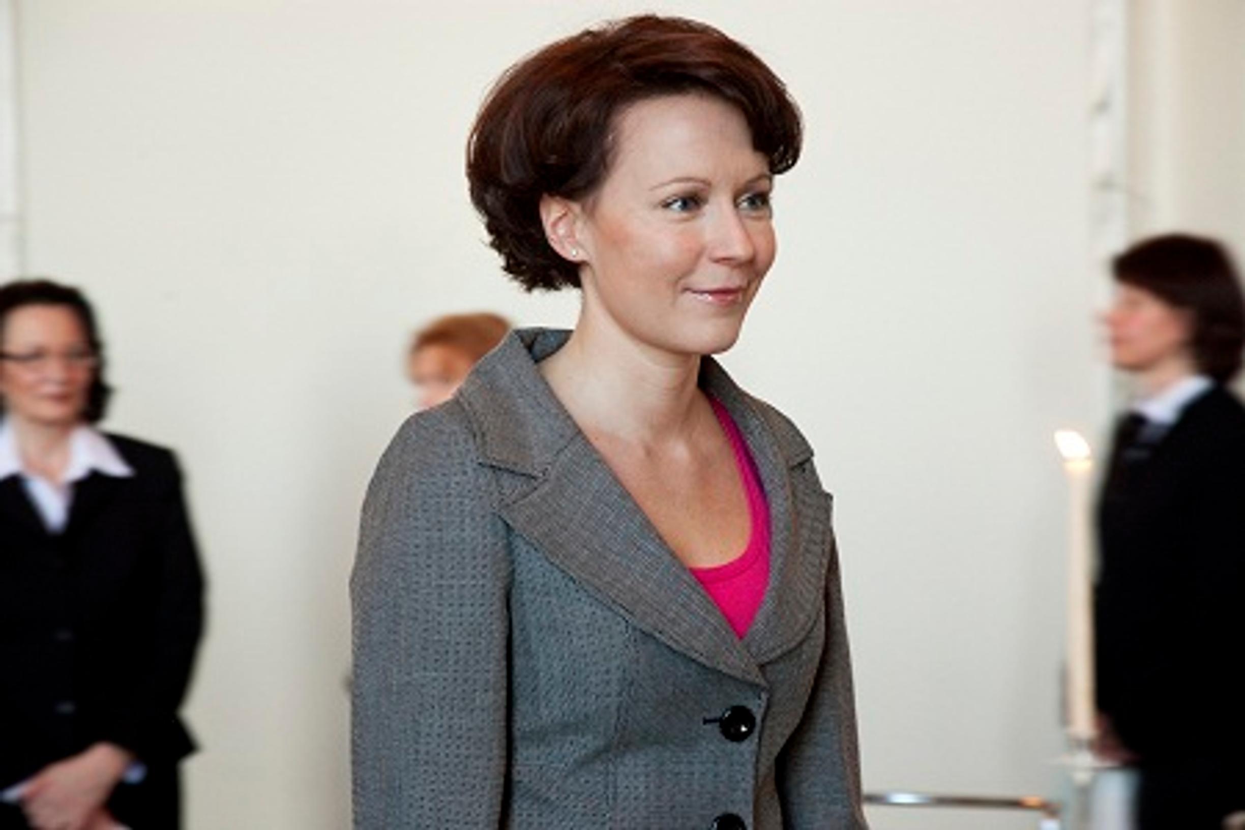 Jenni Haukion puvun suunnittelija
