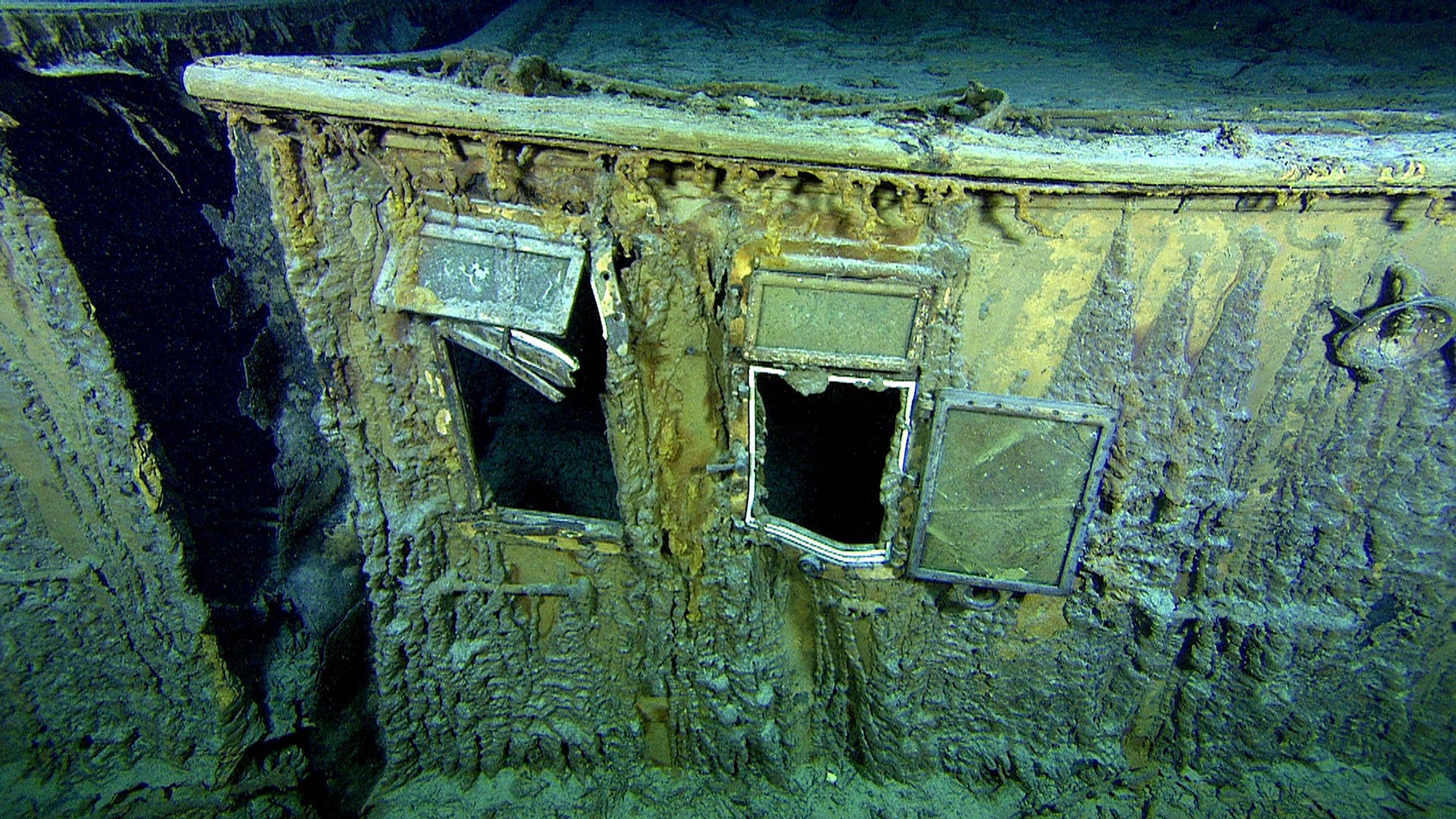 Hauras jättiläinen: Titanic hajoaa osiin