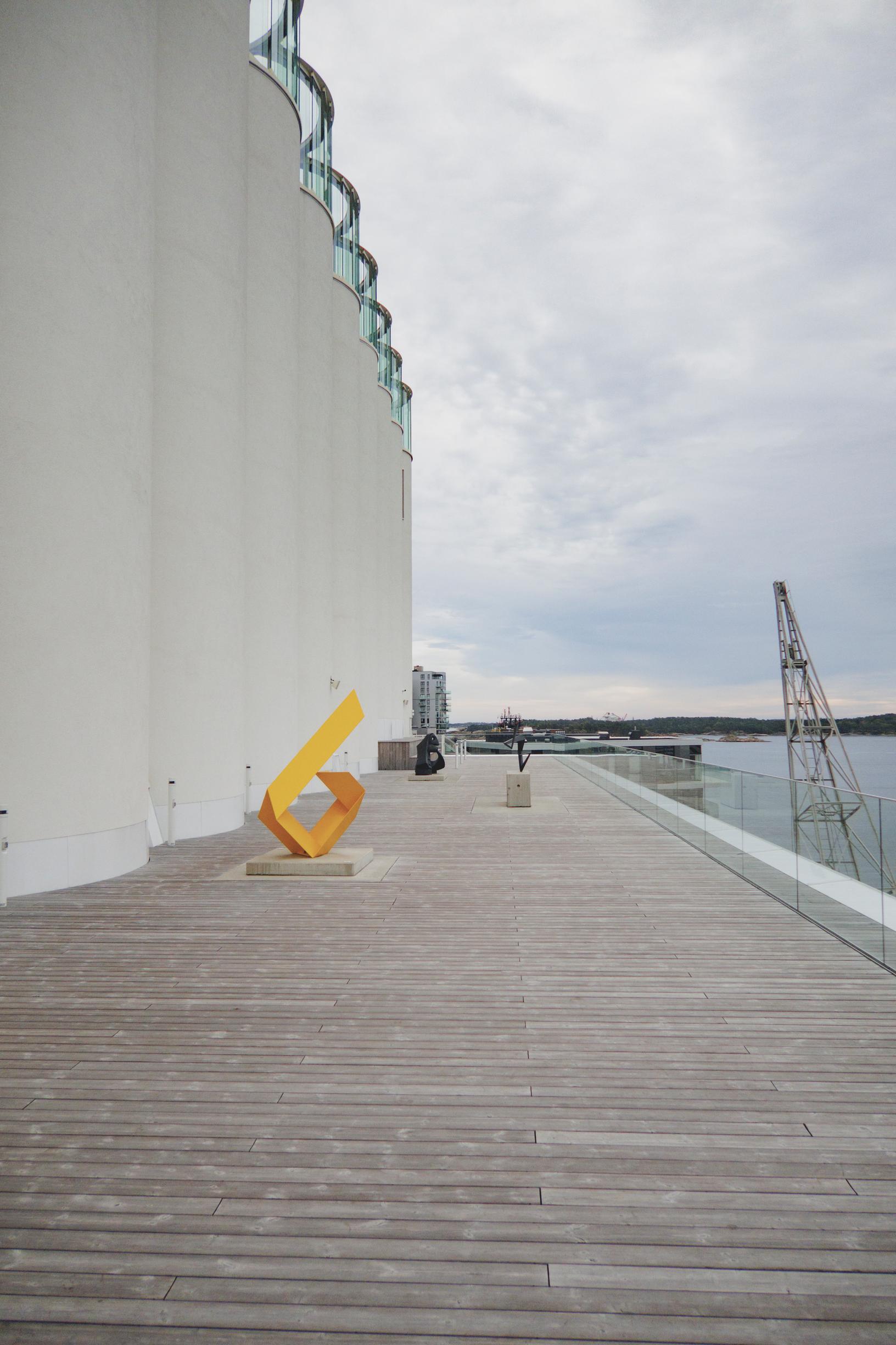 Kristiansandin Kunstsilo-museon taide ulottuu myös tilojen ulkopuolelle.