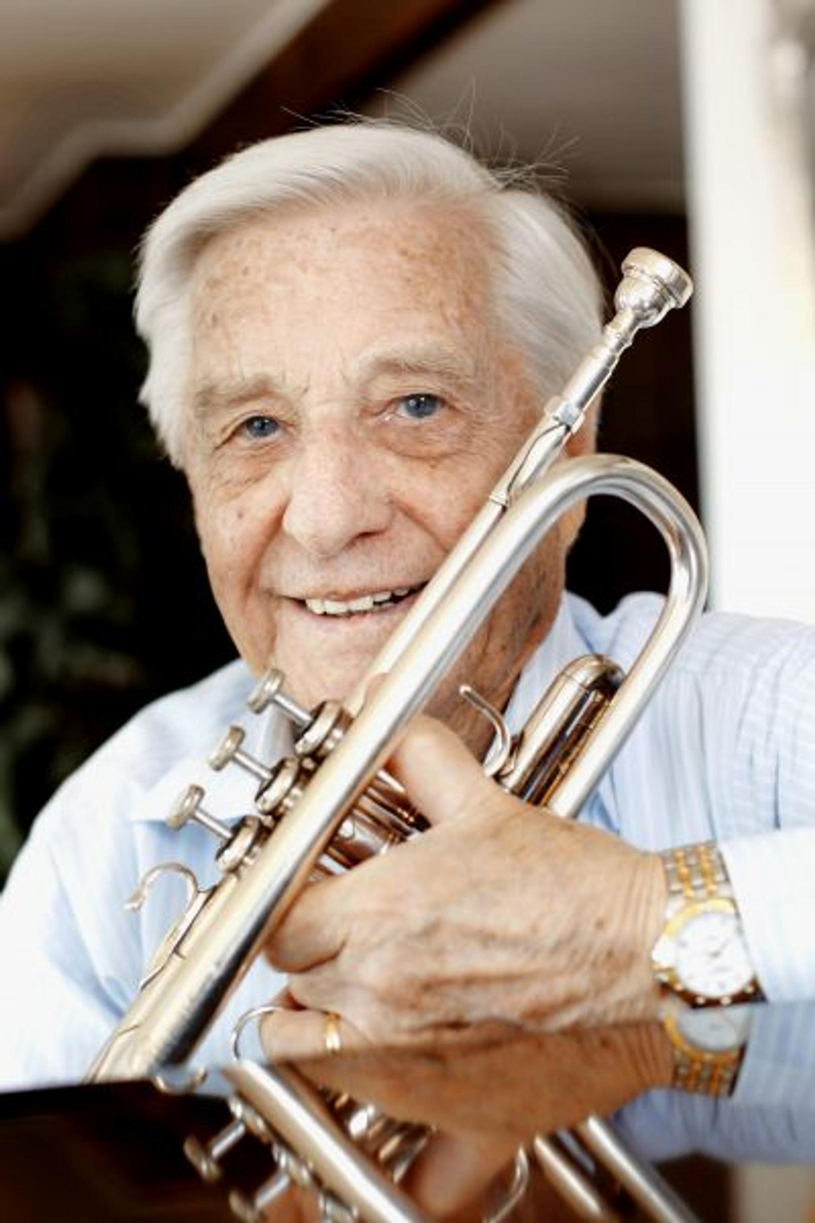 Musiikkineuvos Ossi Runne 1927–2020 – "Ehdin soittaa viulua viisi vuotta ennen kuin talvisota syttyi," hän muisteli Avun haastattelussa 2015