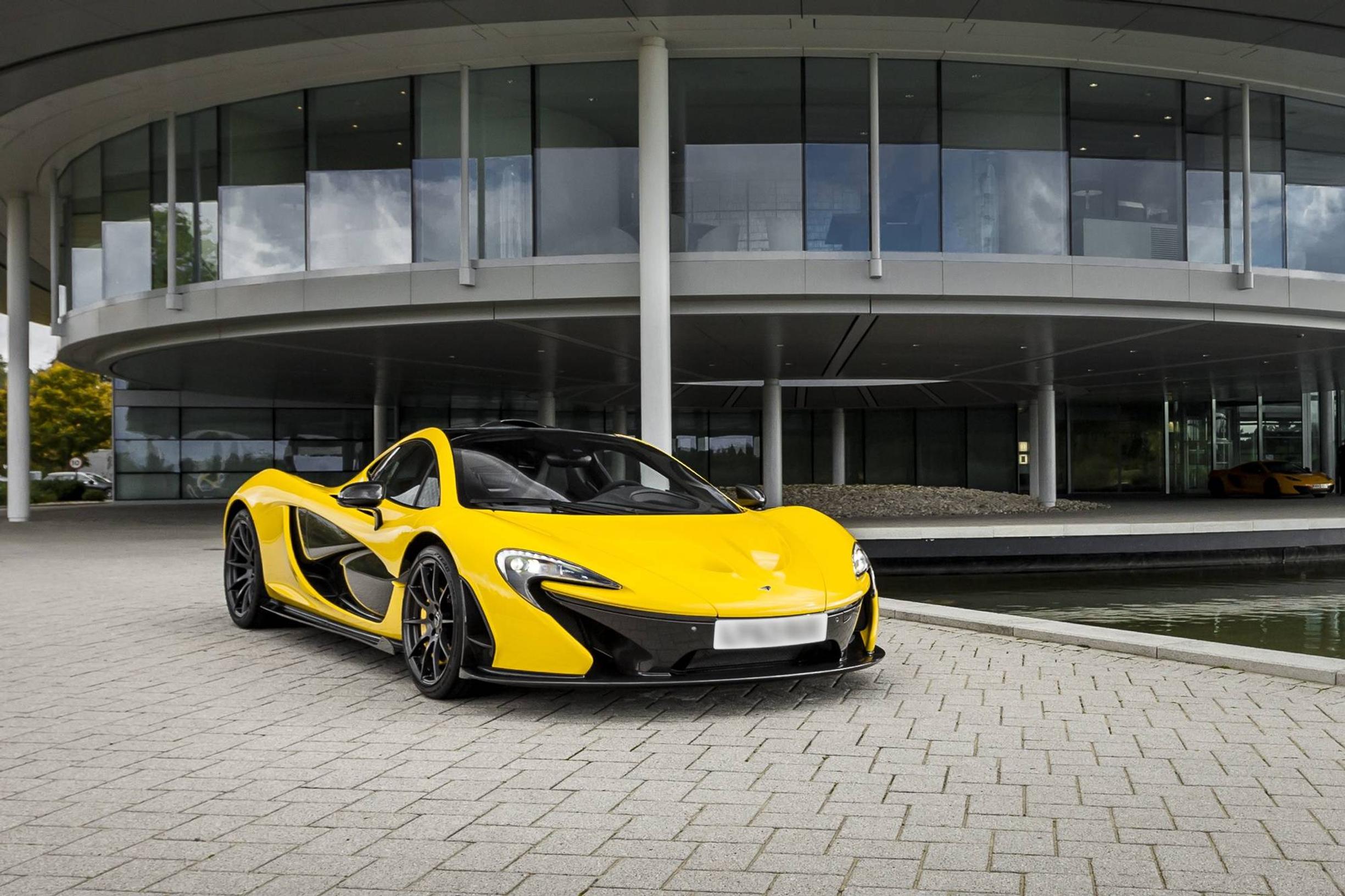 Joku tuli jo katumapäälle? – ensimmäinen "käytetty" McLarenin superhybridi autoliikkeen listoilla