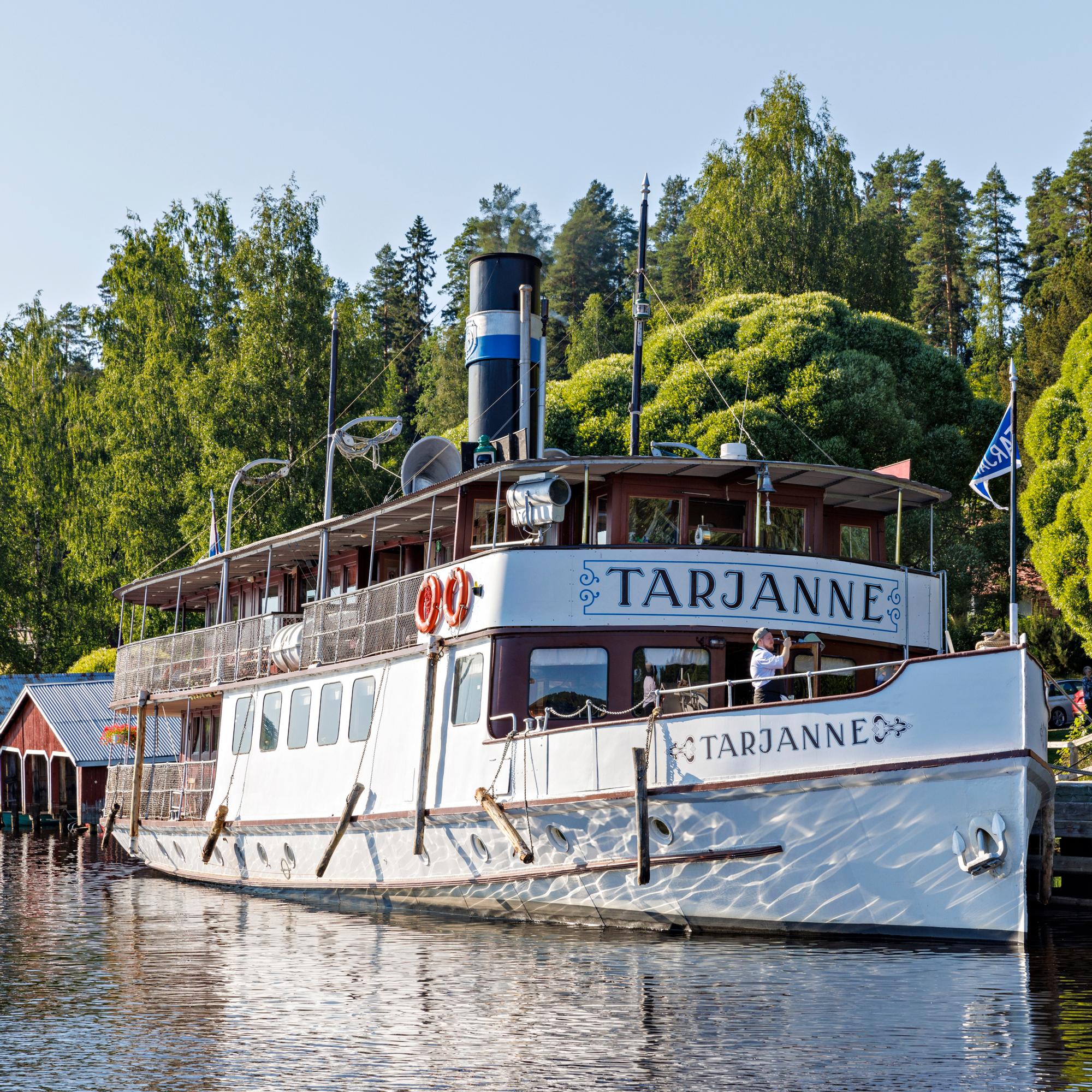 115-vuotias Tarjanne on taas höyrylaiva – Vuosikymmenten polttomoottorikauden jälkeen se vie matkustajia pitkin Näsijärveä halkojen voimalla
