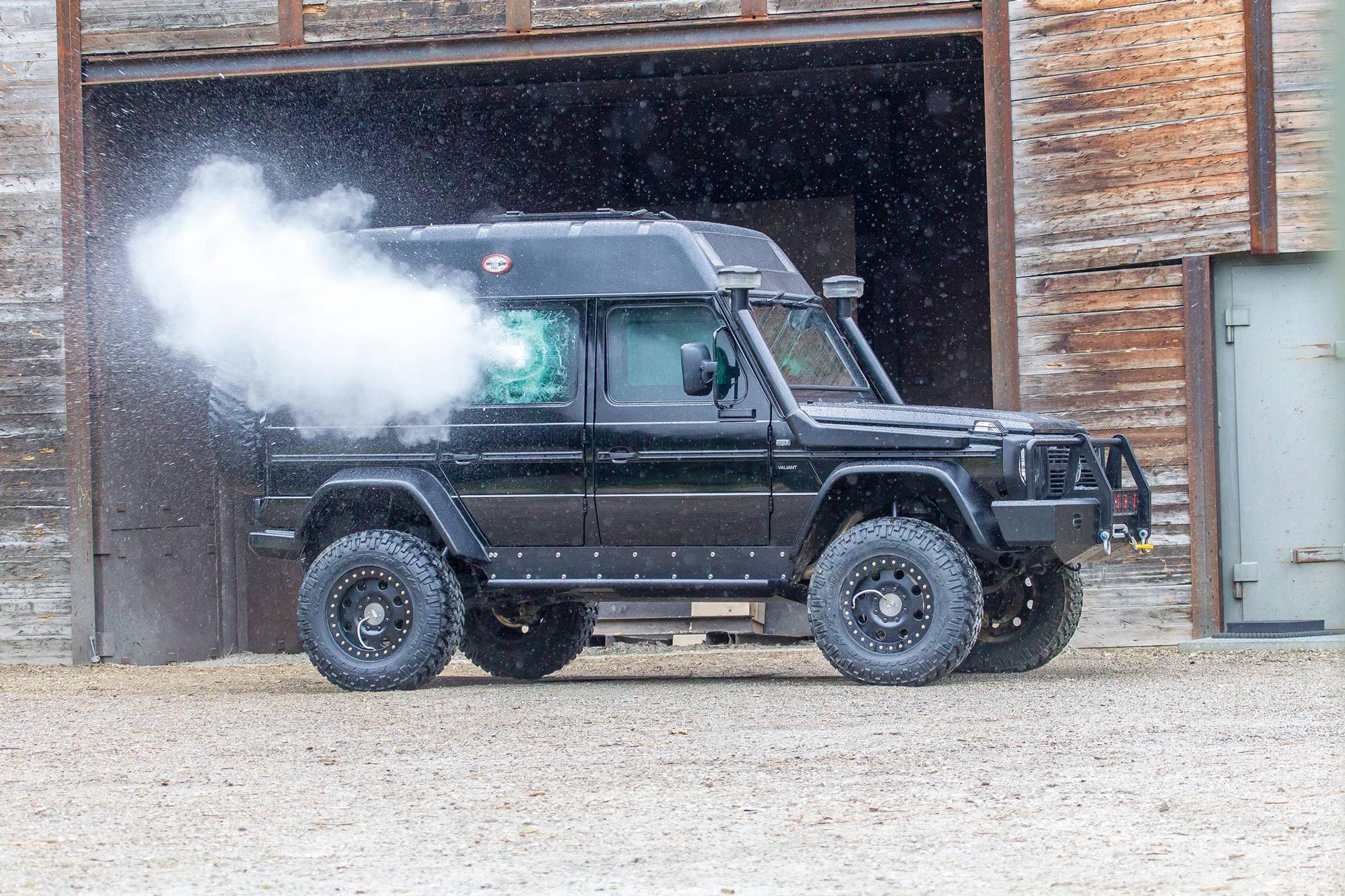 Rajumpi koeajo: panssaroitu Mercedes-Benz G Valiant luotisateessa