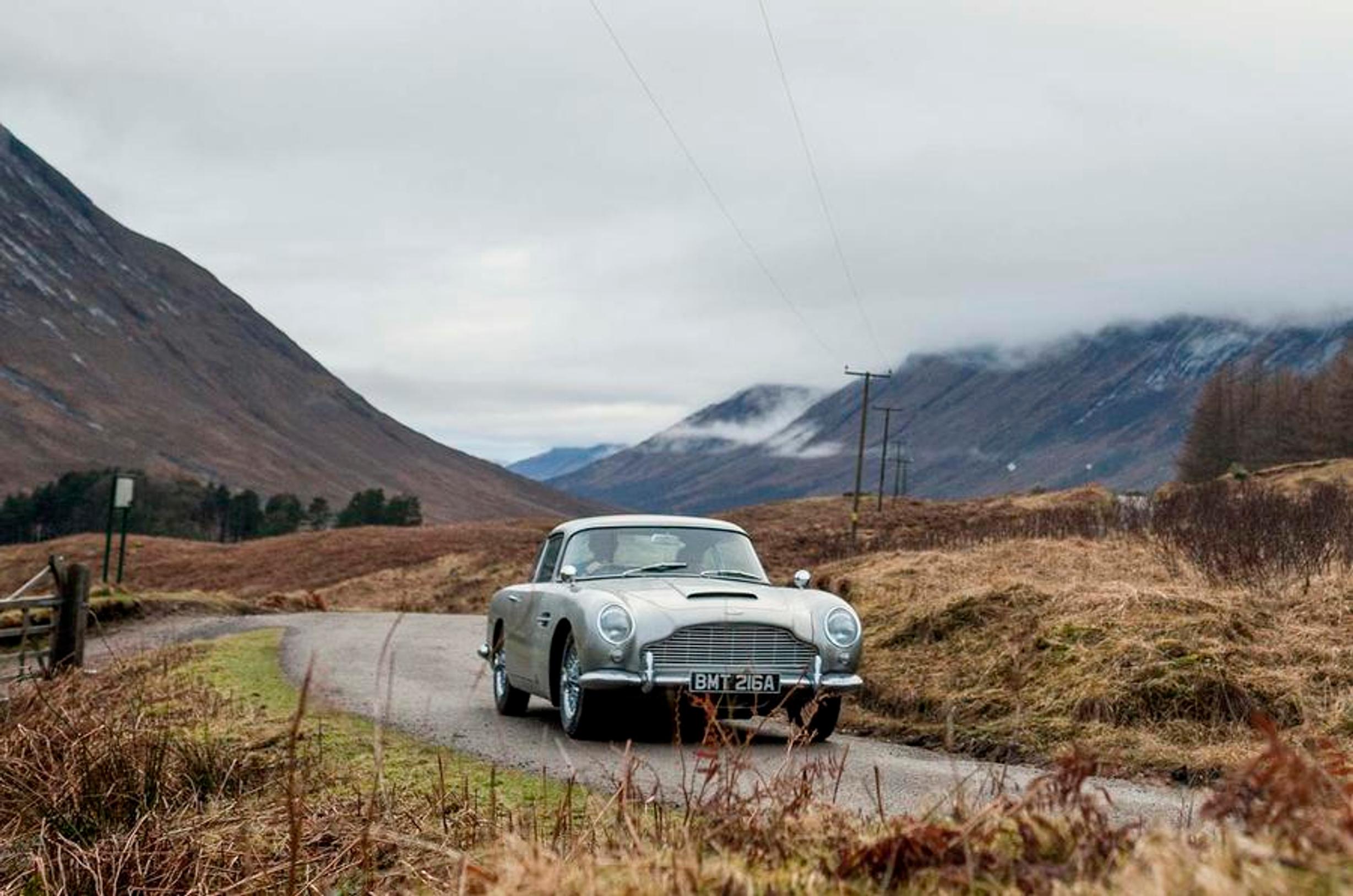 Katso kuvat - Aston Martin tekee erän James Bond -autoja