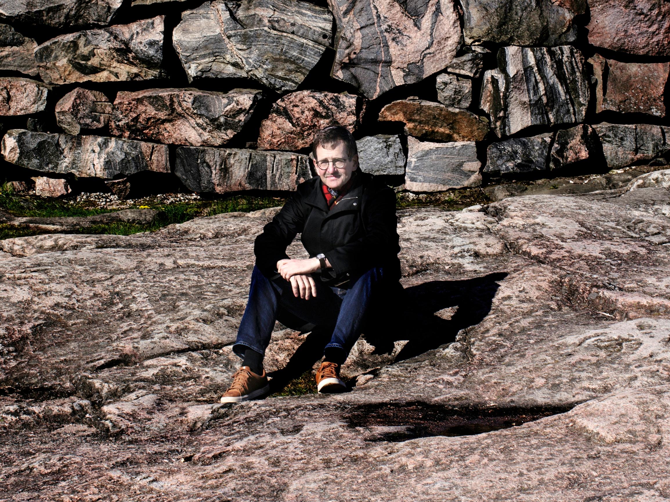 Kuinka kriisi mullisti suhteemme rahaan ja kulutukseen: ”Perusasioita arvostetaan enemmän ja tavaraa vähemmän – Kaverista pidetään huolta", ennustaa ekonomisti Vesa Vihriälä