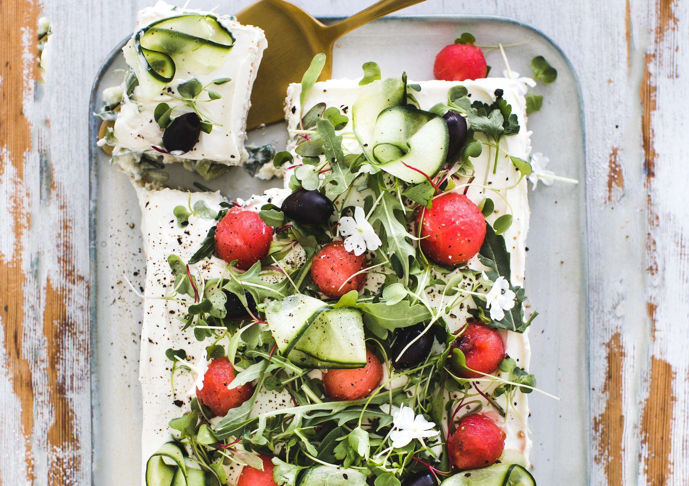 Ruotsin-tuliainen pitää pintansa juhlapöydän klassikkona – ”Nyt inspiraatiota haetaan maailman ruokakulttuureista”