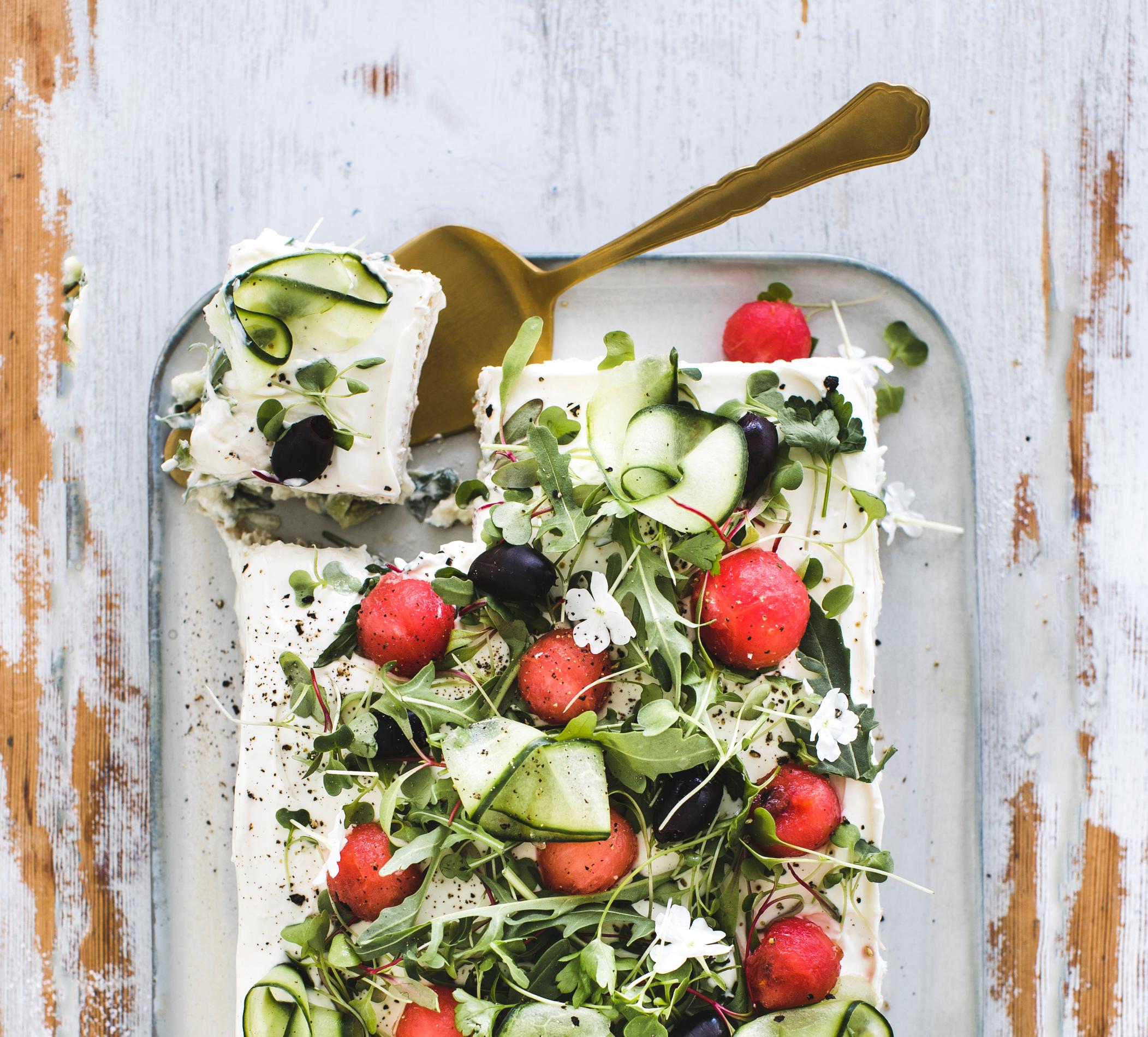 Ruotsin-tuliainen pitää pintansa juhlapöydän klassikkona – ”Nyt inspiraatiota haetaan maailman ruokakulttuureista”