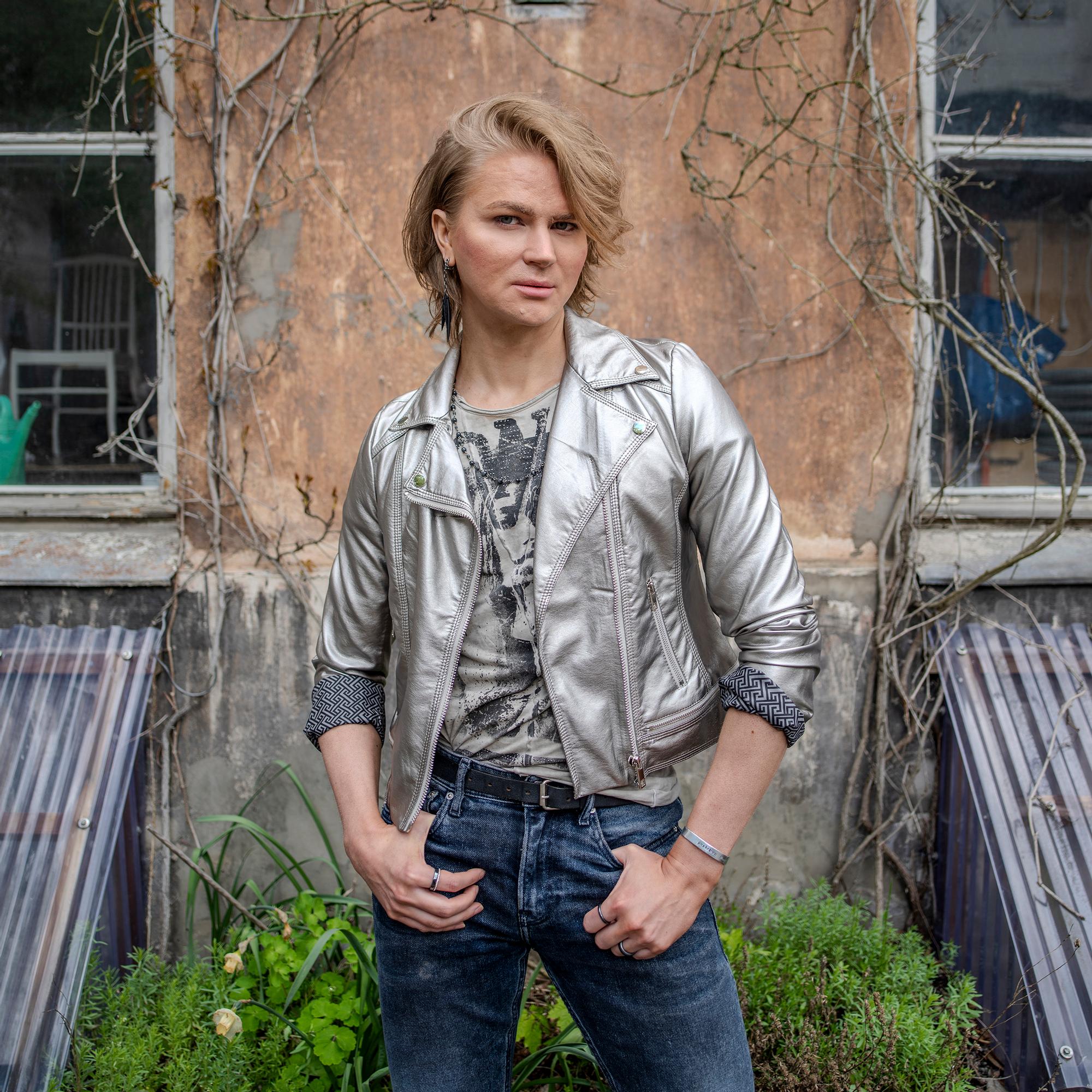 Christian Hemmingin ulkonäkö raivostuttaa miehiä niin, että osa toivoo hänen kuolemaansa