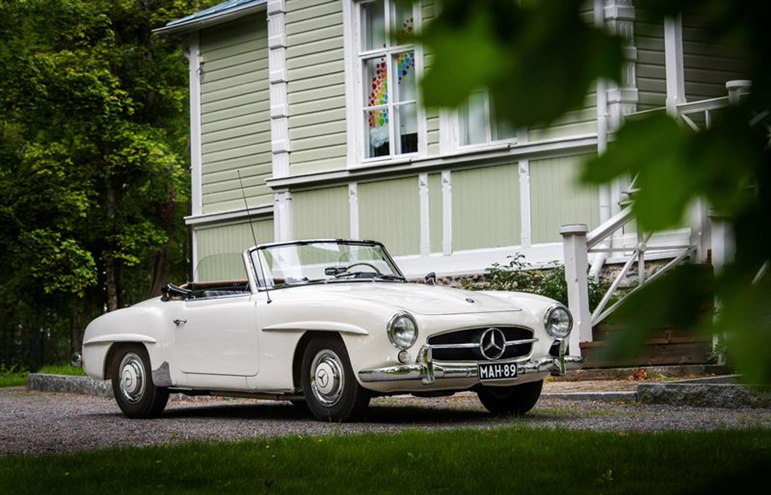 Tämä vuosimallin 1960 Mercedes 190 SL huomataan Joensuun kesässä: ”Saan paljon peukutuksia ja hymyjä”