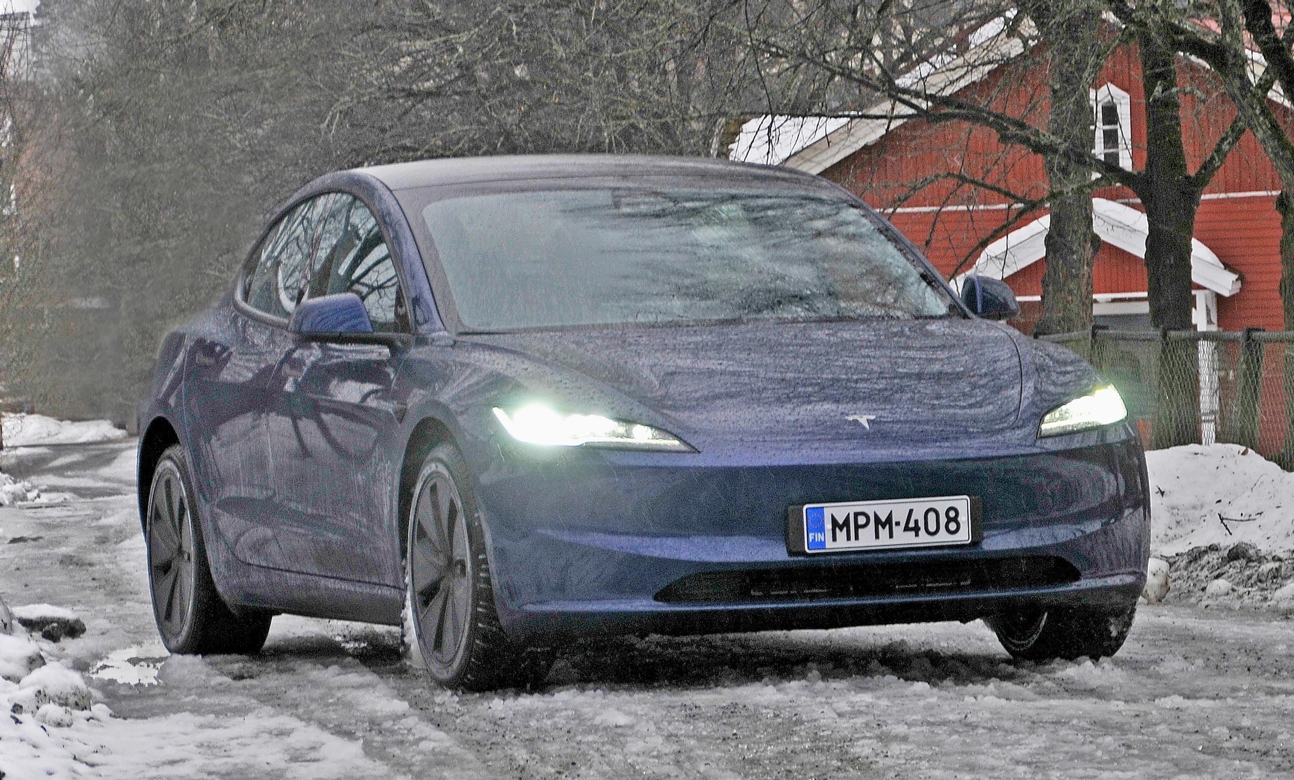 Tesla Model 3 RWD – Moni asia on Model 3:ssa huonommin kuin ennen – Tesla kompastelee tavoitellessaan erikoisuutta 