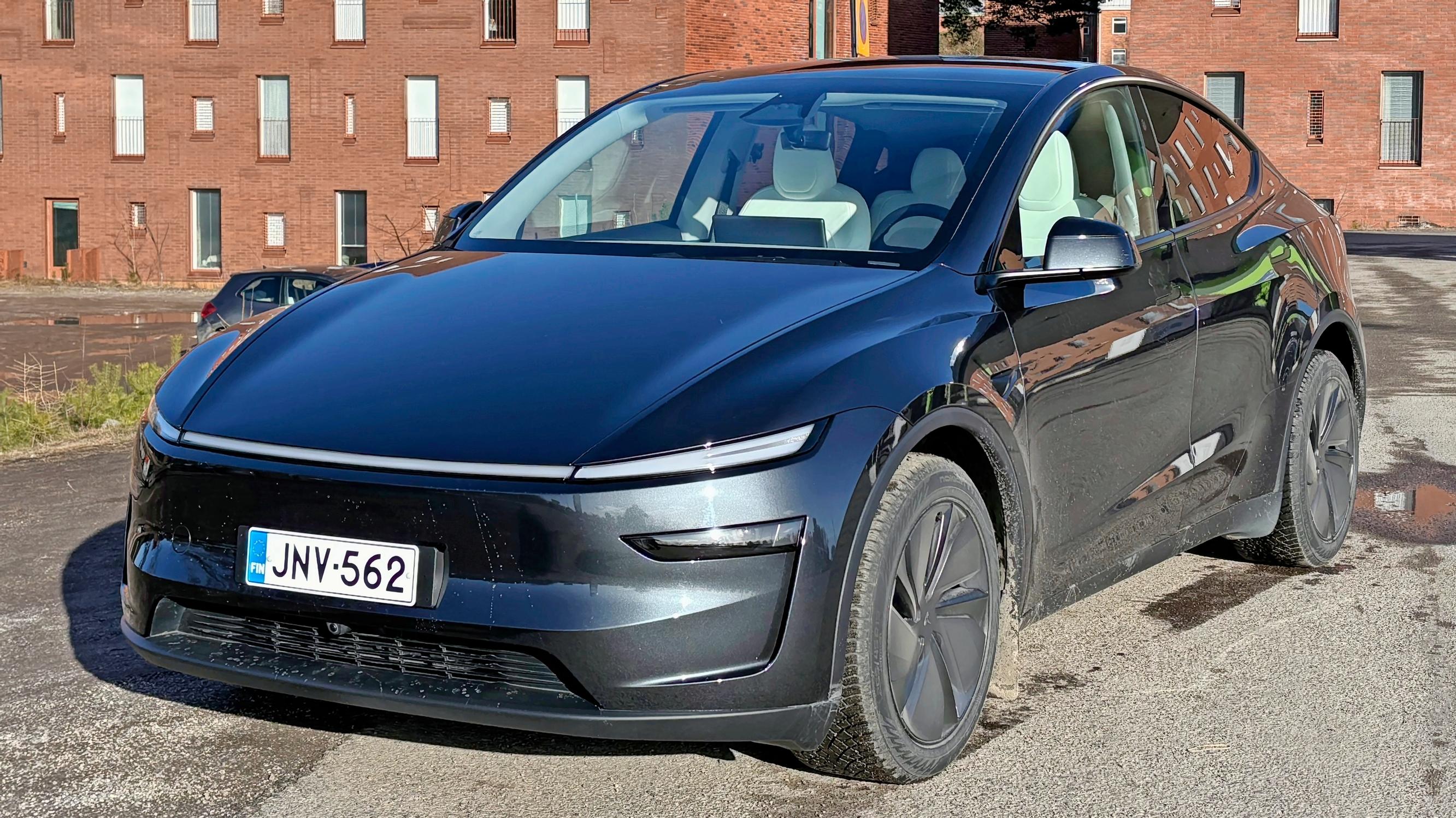Päivitetty Tesla Model Y Juniper on yksi kokoluokkansa tilavimmista autoista – Tällaisissa tehoissa ei ole mitään järkeä, mutta tähän automaailma on mennyt