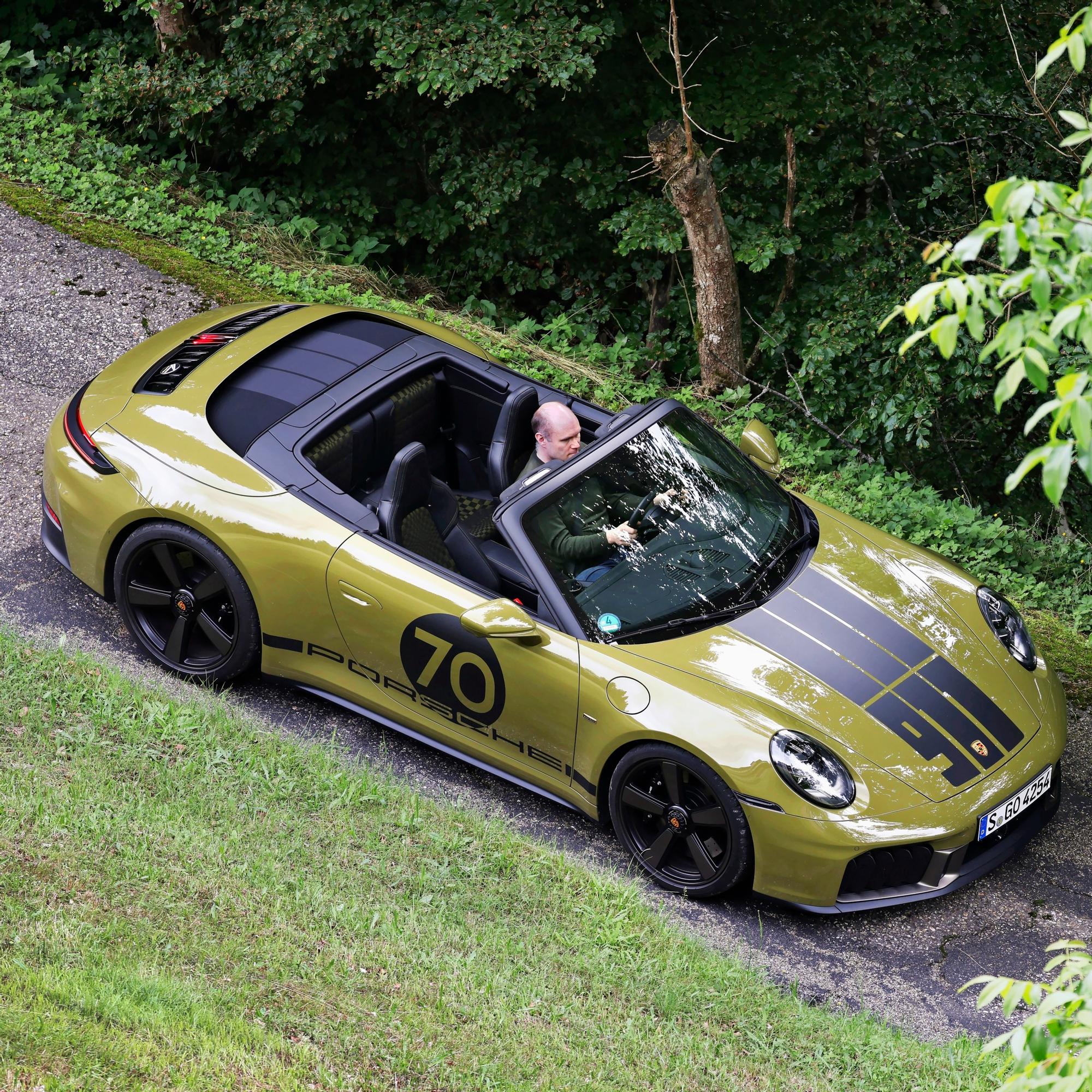 Uusi Porsche 911 tarjoilee 70-luvun tunnelmaa – Sähkömoottorin avustuksella se kiihtyy sataseen vain kolmessa sekunnissa