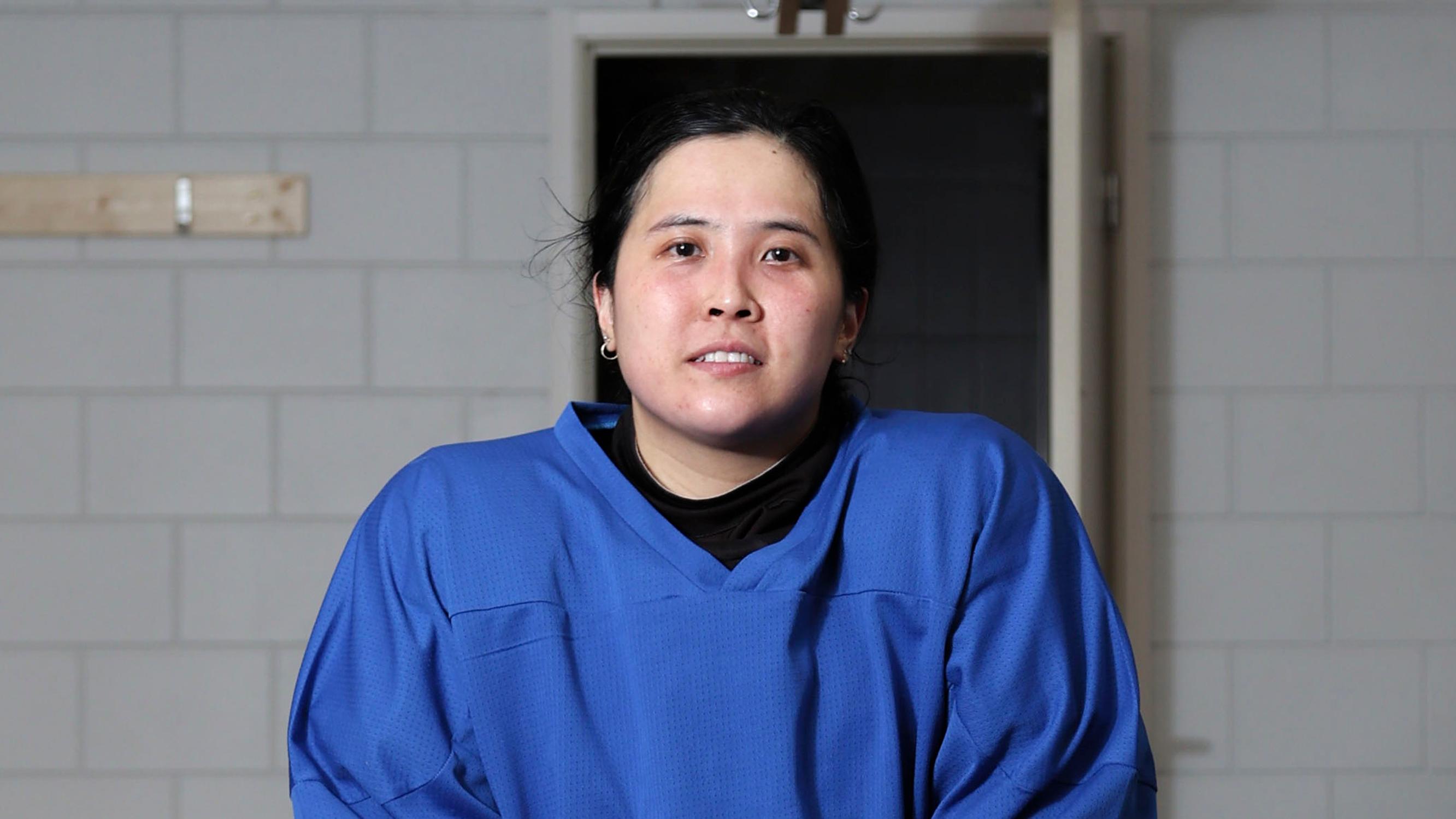 Jääkiekon ja rakkauden perässä Suomeen muuttanut malesialainen ortopedi: ”Lääkärille tämä maa on brutaali”