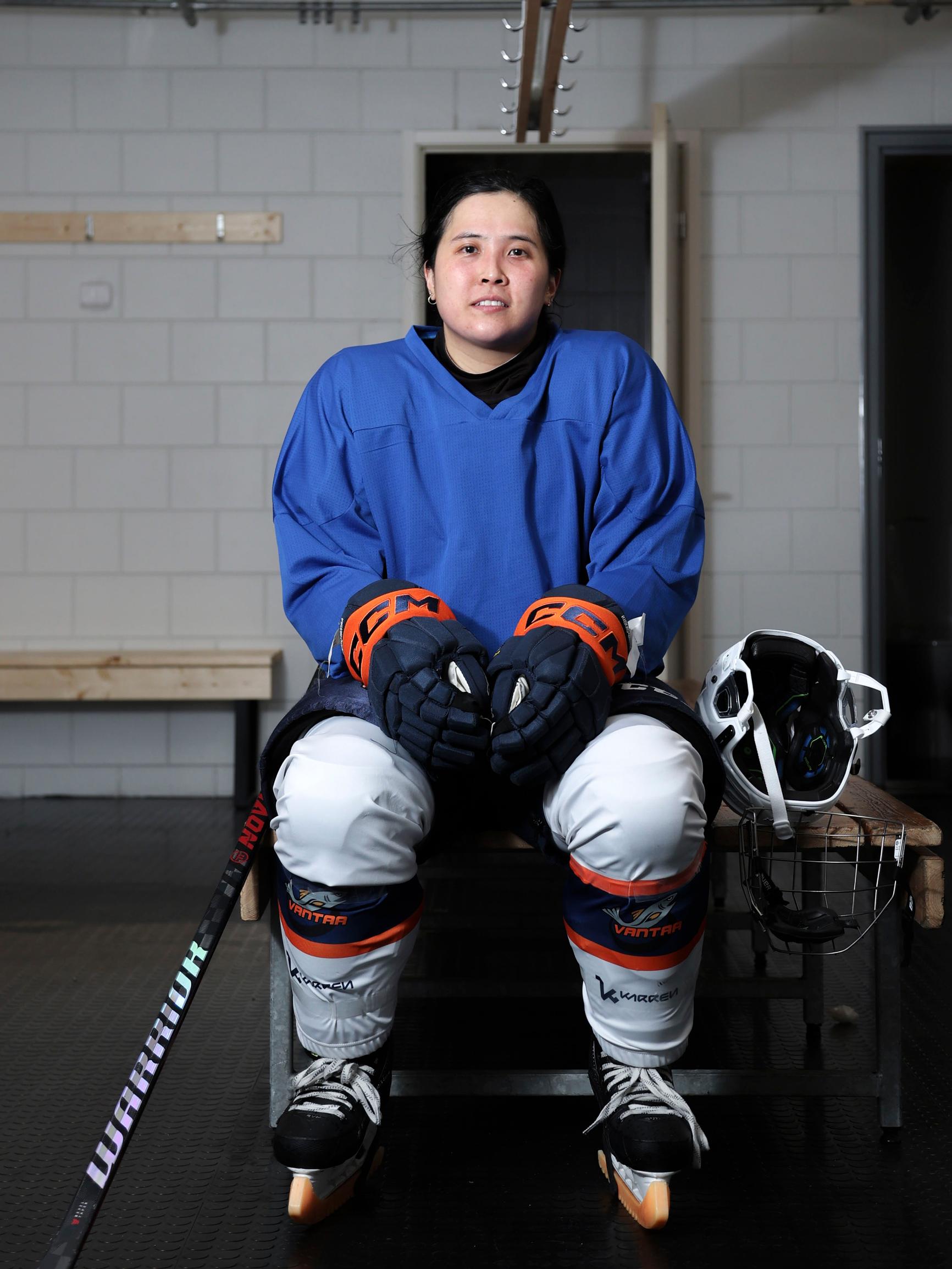 Jääkiekon ja rakkauden perässä Suomeen muuttanut malesialainen ortopedi: ”Lääkärille tämä maa on brutaali”