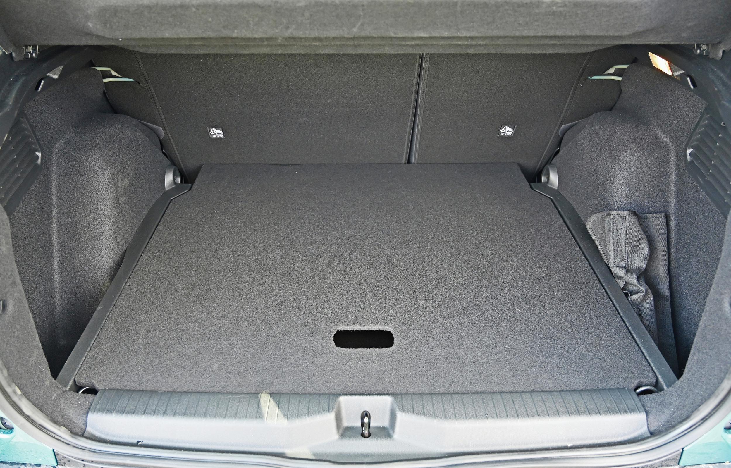 Opel Fronteran kontin perusmuodon 460 litraa on B-segmentin autolle hyvä saavutus.