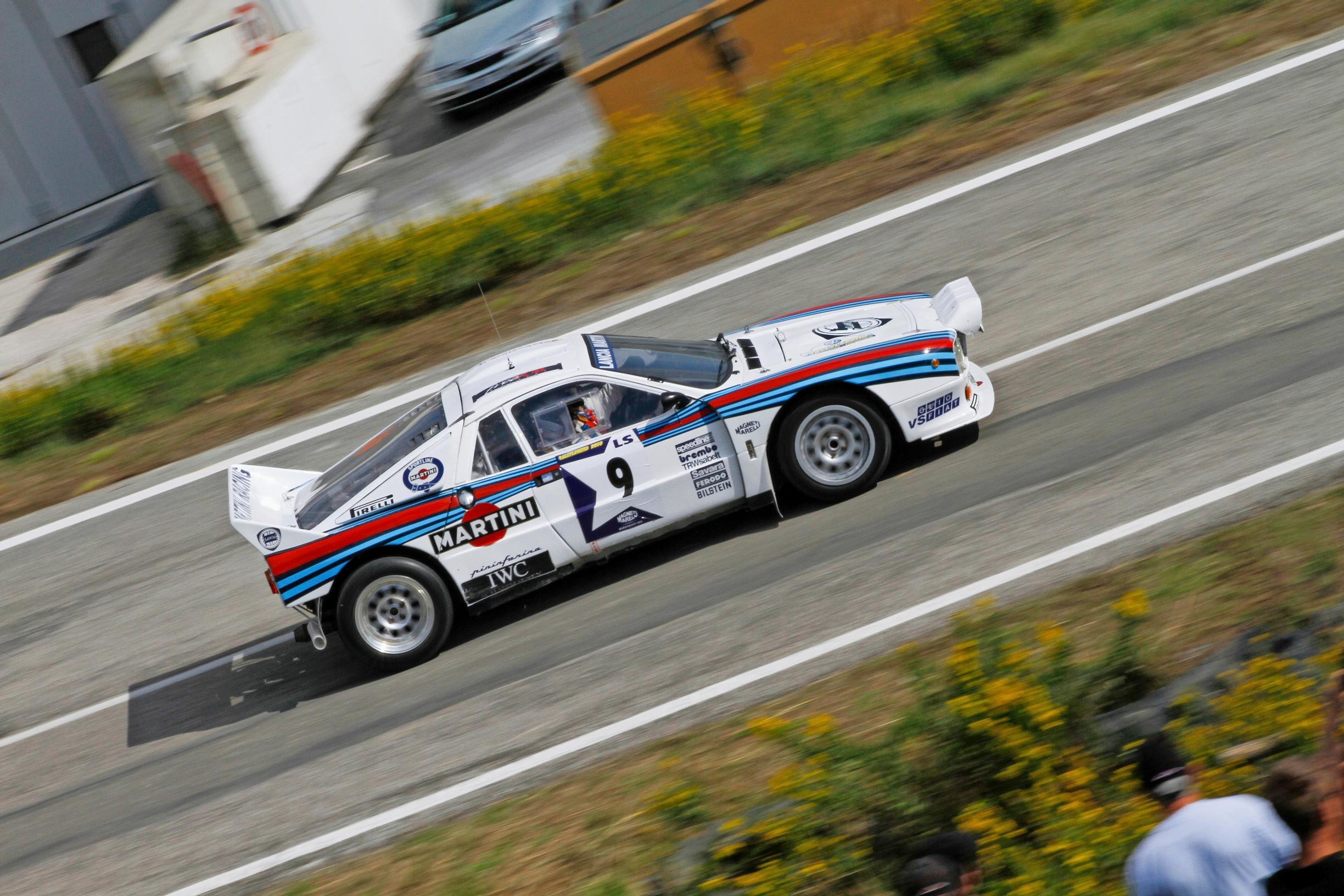 Lancia 037. Tässä on todella maineikas rallikilpuri, jota puikottivat mm. Markku Alén ja Henri Toivonen. Mekaanisesti ahdettu keskimoottori.