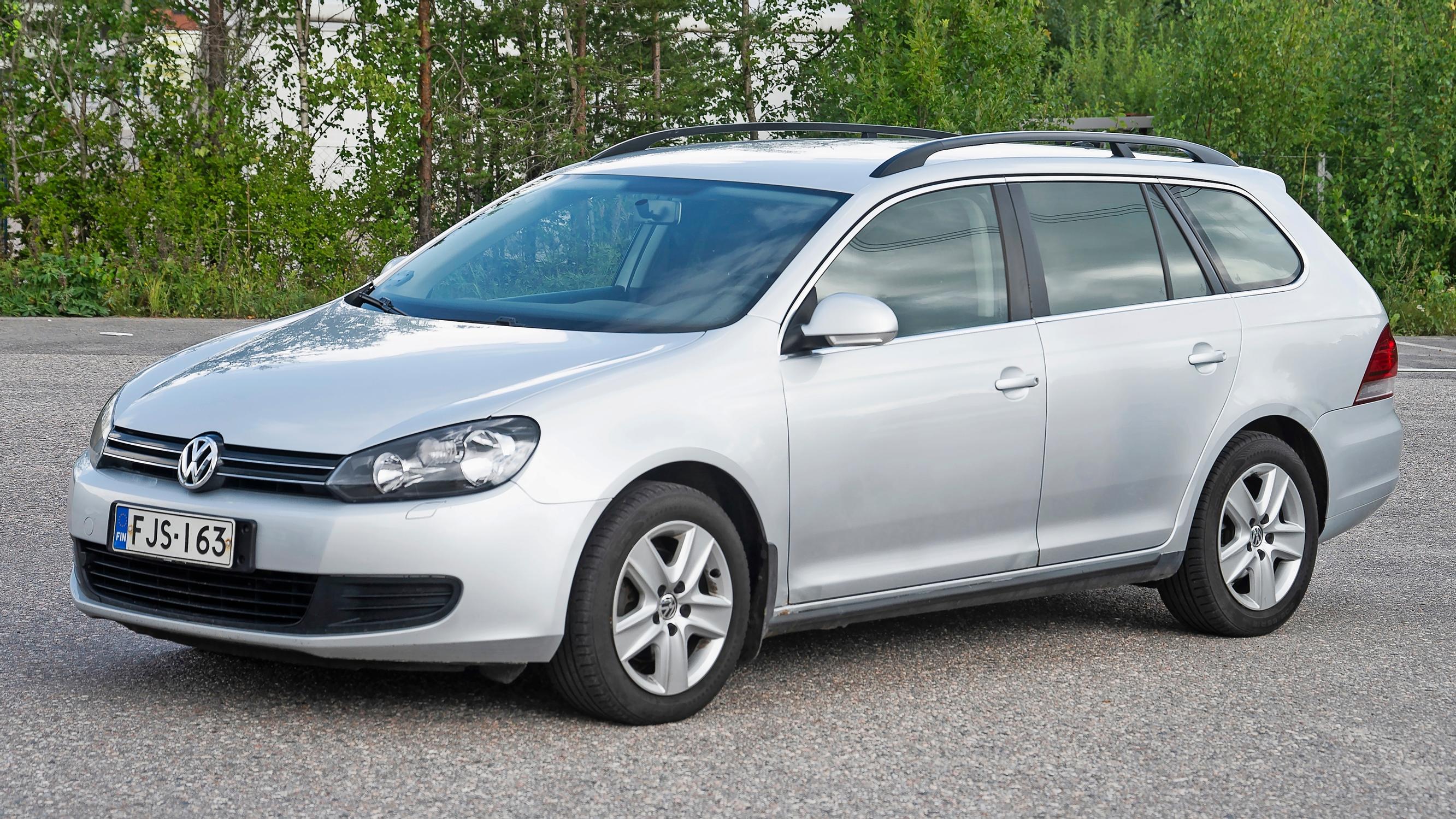 Volkswagen Golf vm. 2010 – Tästä pikkurahalla todella hyvä käyttöauto, joka taipuu moneen menoon – Kohtuukilometrit ikään nähden