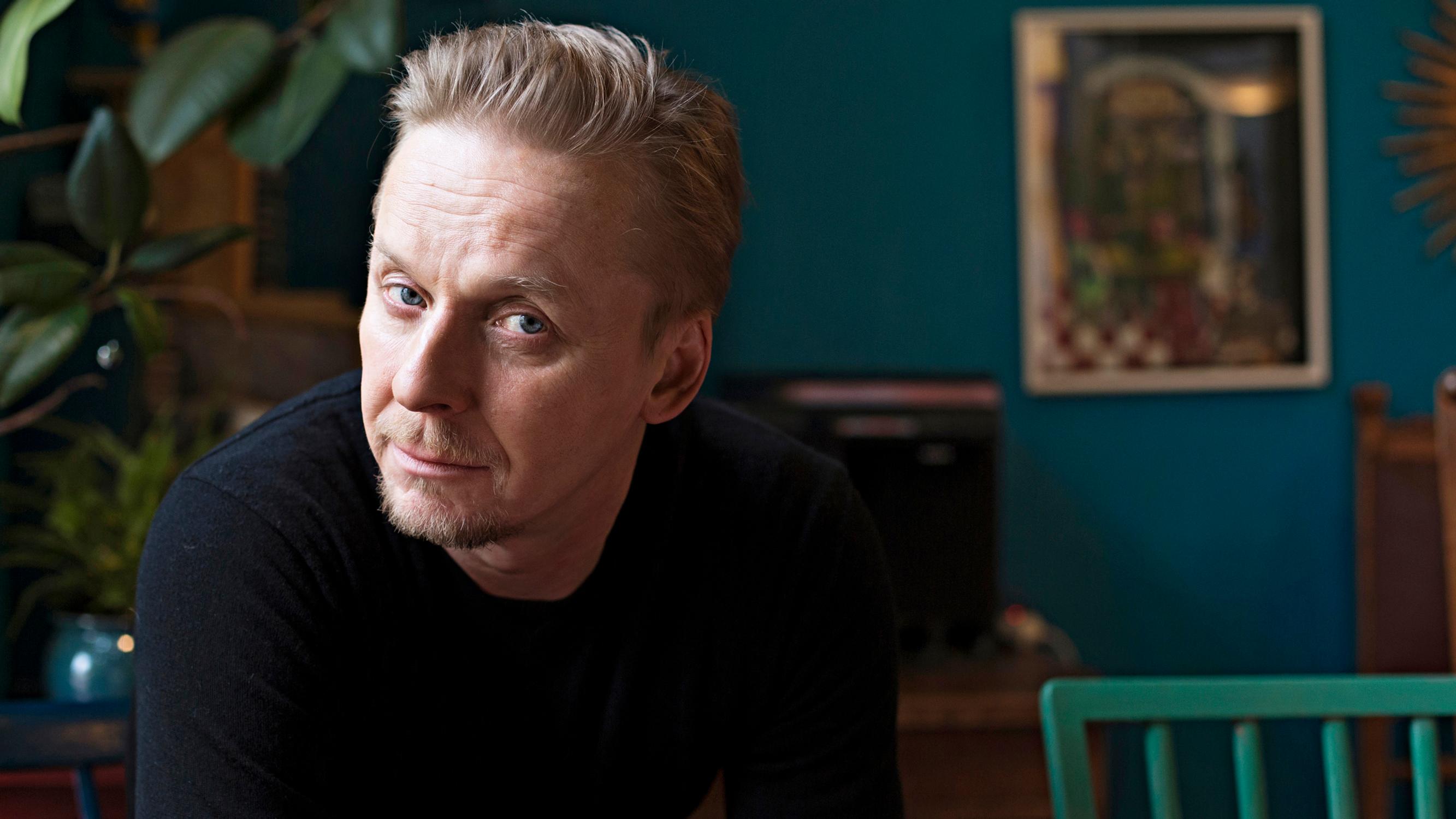 Eero Aho: Huudan hirveästi ja pitelen vaimoani ranteista öisin – rankat roolit hiipivät uniin ja alitajuntaan