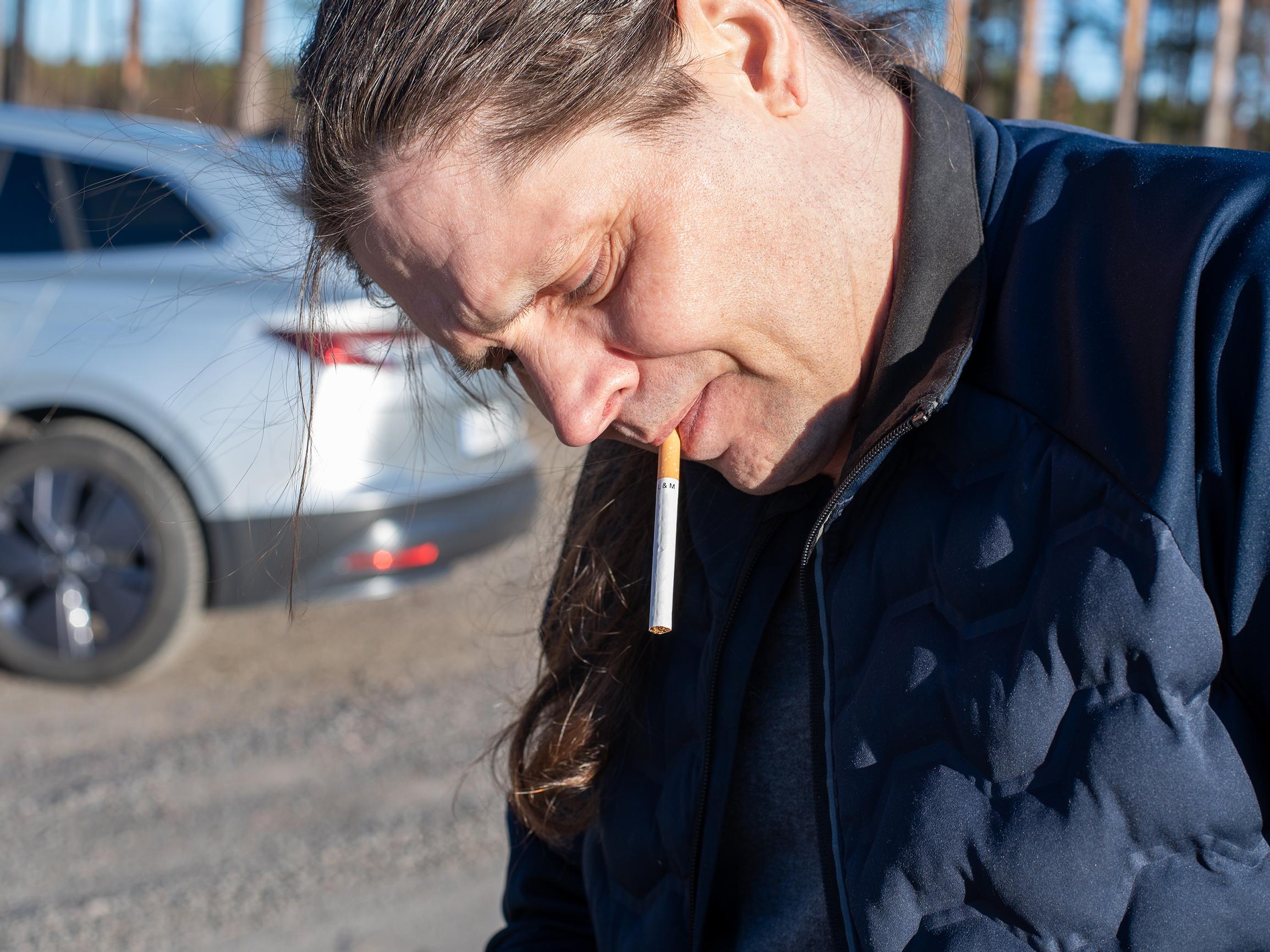 Vankilan portilta suoraan huumeostoksille ja tyhjään asuntoon – Karin, 56, ensimmäinen päivä vapaudessa osoittaa, miksi hän todennäköisesti palaa takaisin vankilaan