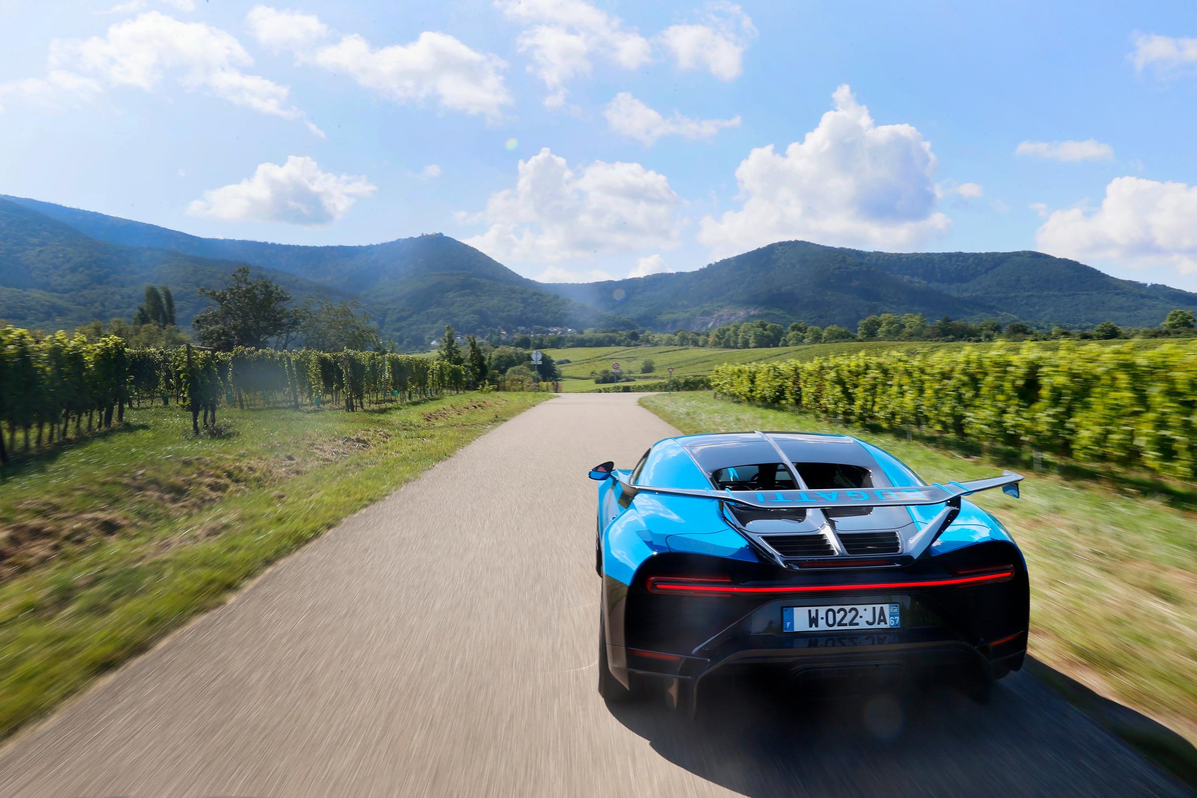 Bugatti Chiron Pur Sport on ajossa todella vakaa ja kiihtyvyy son järjetön.