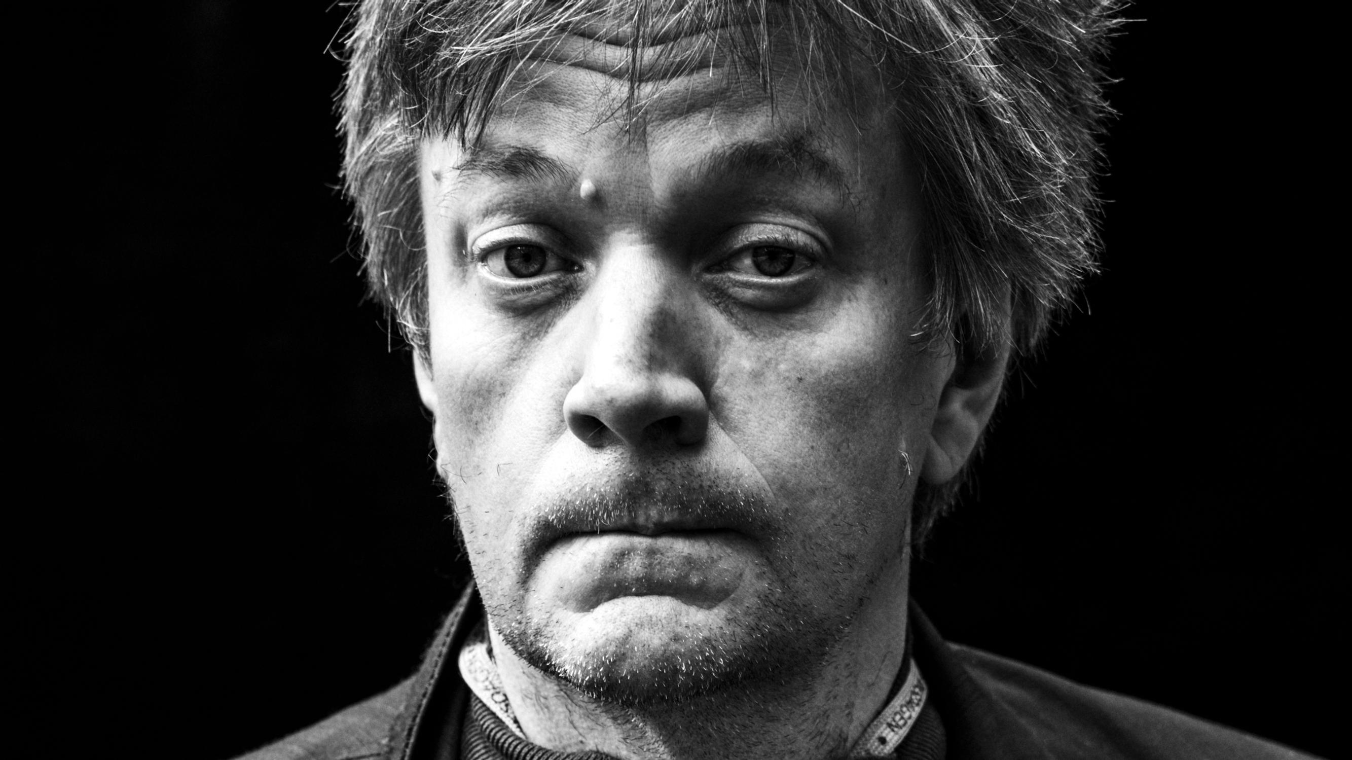 Teemu Keskisarja oli suosittu tietokirjailija, sitten hänestä tuli kohusta toiseen kahlaava populistipoliitikko – Mitä tapahtui?