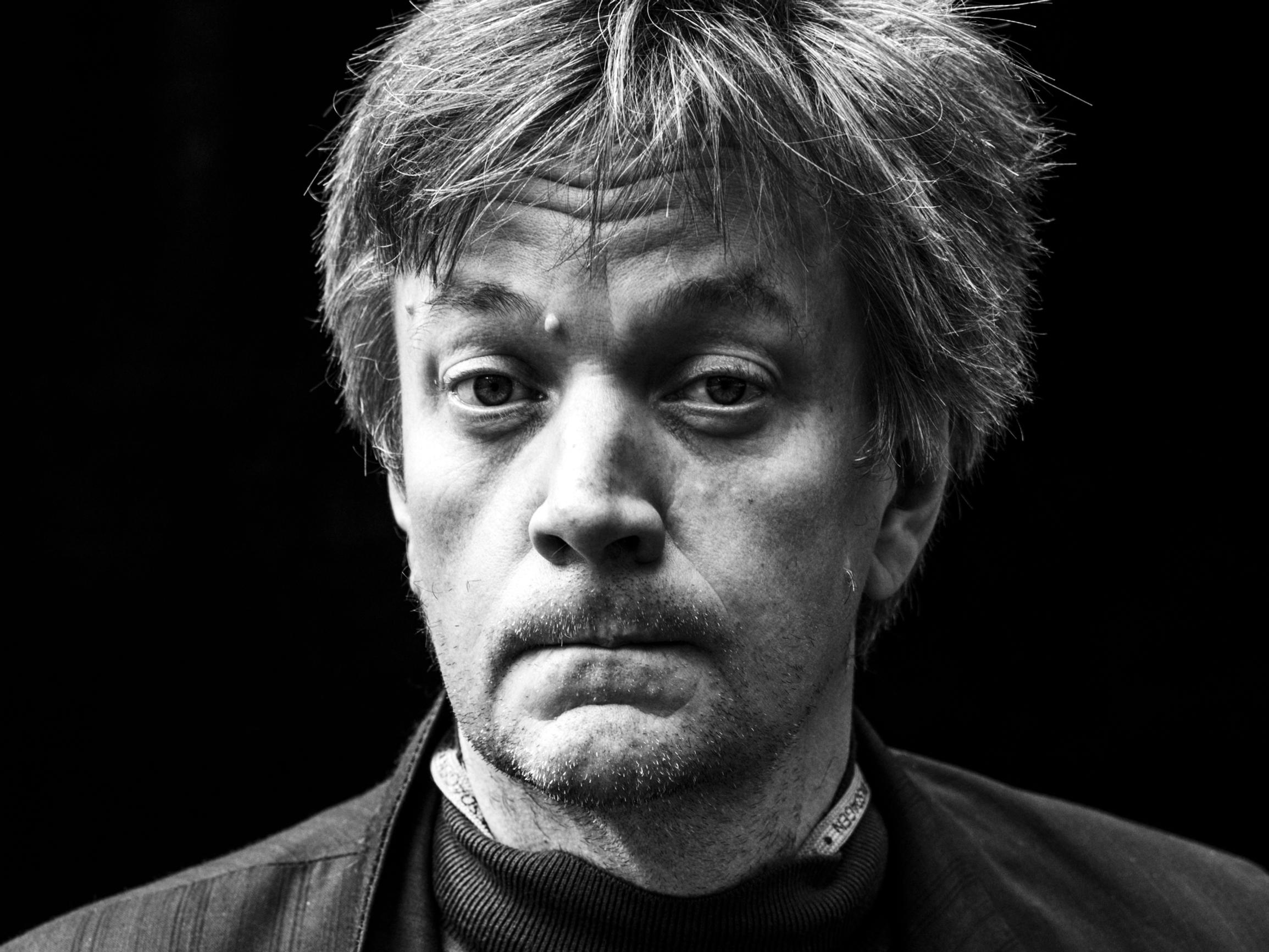 Teemu Keskisarja oli suosittu tietokirjailija, sitten hänestä tuli kohusta toiseen kahlaava populistipoliitikko – Mitä tapahtui?