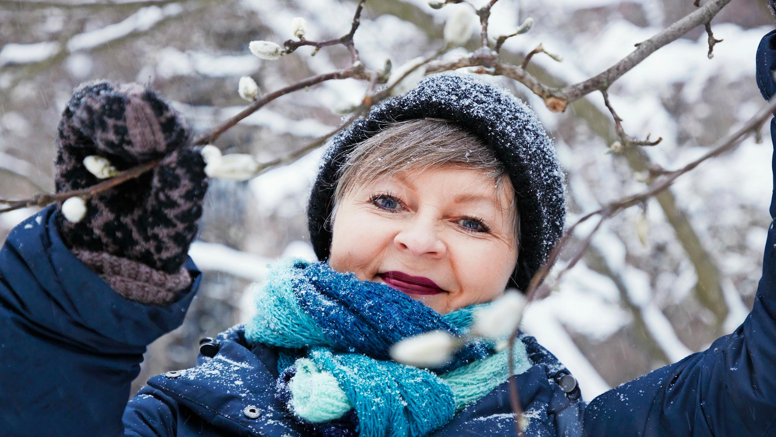 Kirjailija Anna Kortelainen oppi isältään, että kateus myrkyttää – ”Onneaan ei kannata luovuttaa muille – tämän oivaltaminen rauhoittaa mieltä”
