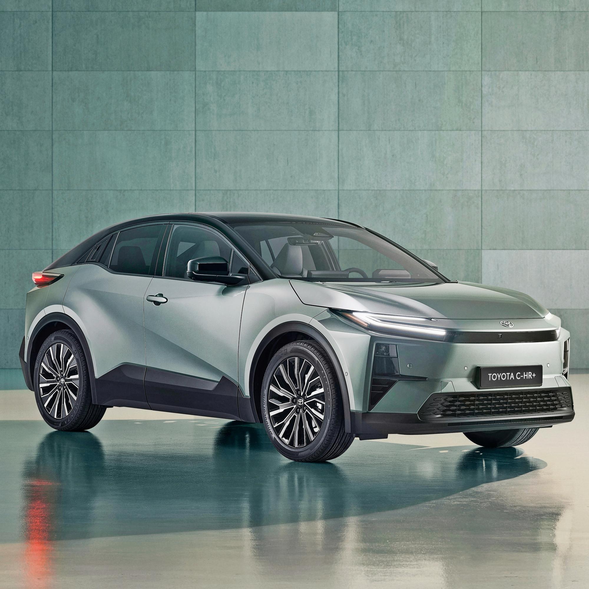 Uusi Toyota C-HR+ todistaa, että nyt Toyota tulee tosissaan sähköautojen markkinoille – ja panokset kovenevat 