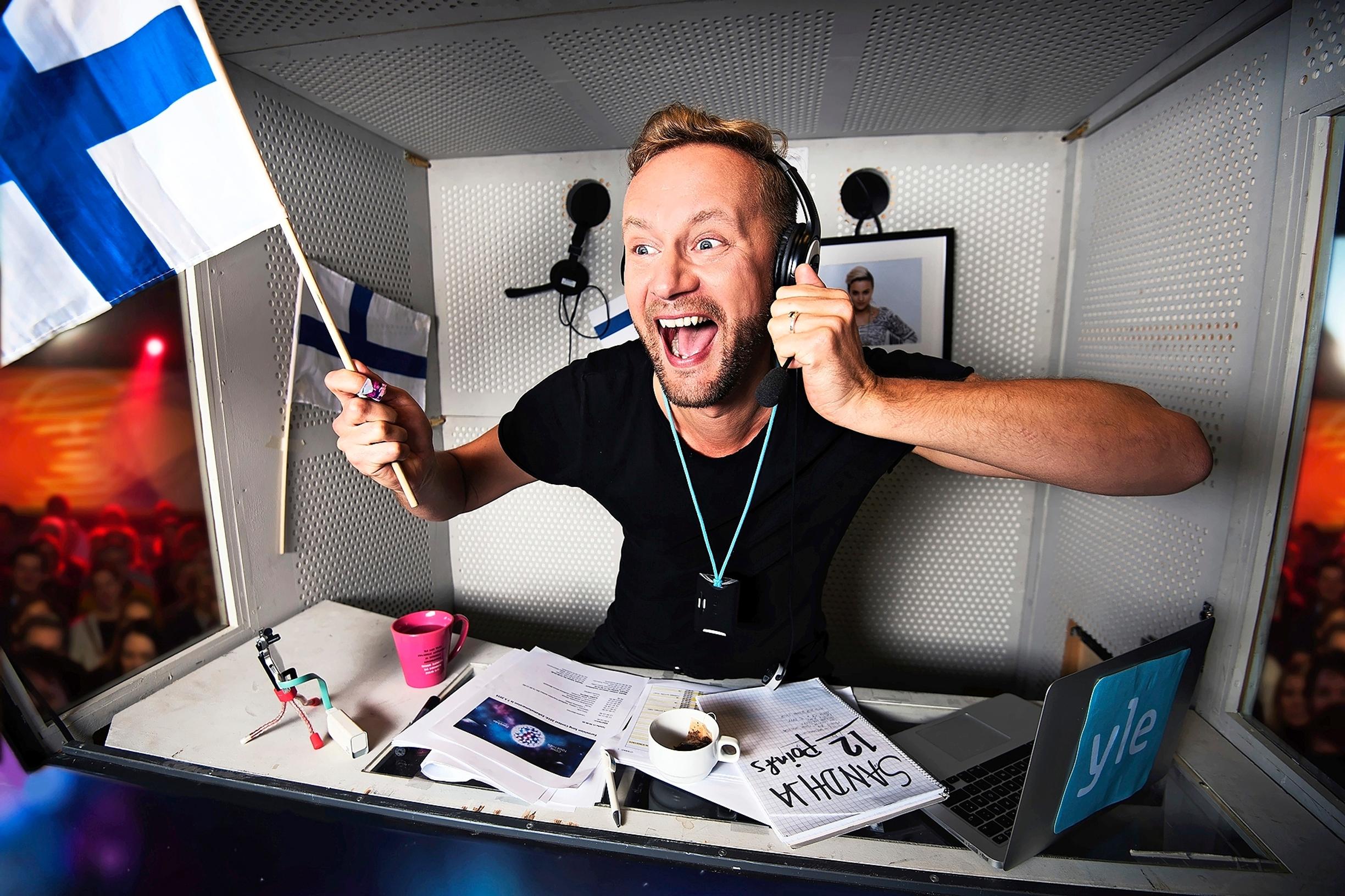 Mikko Silvennoinen oli ensi kertaa selostajana vuoden 2016 Euroviisuissa. Suomea edusti tuolloin Sandja.