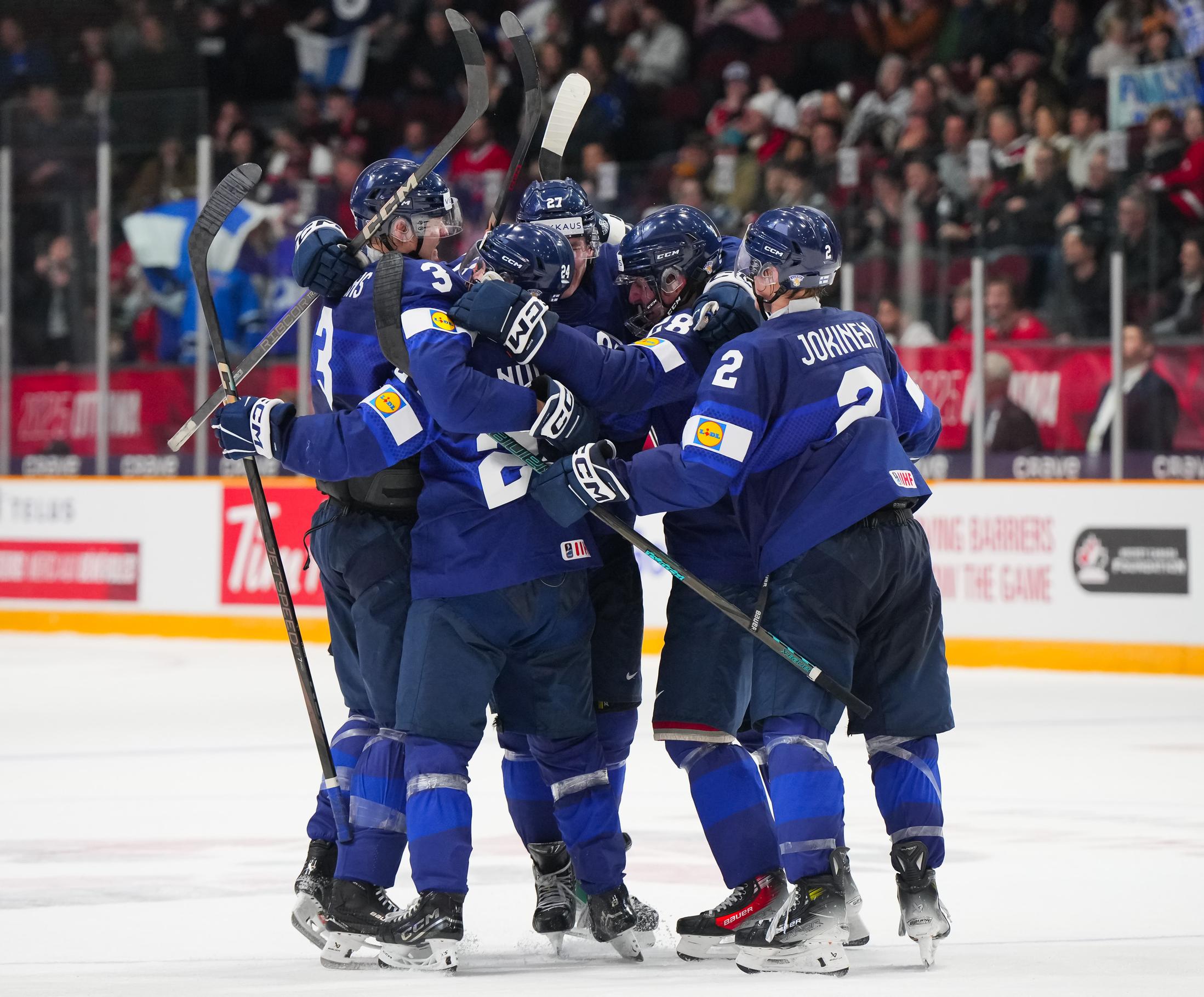Kuin taikaiskusta eri joukkue: Nuoret Leijonat kadotti pelinsä kesken MM-puolivälierän – Petteri Sihvoselta ankara varoitus Ruotsista