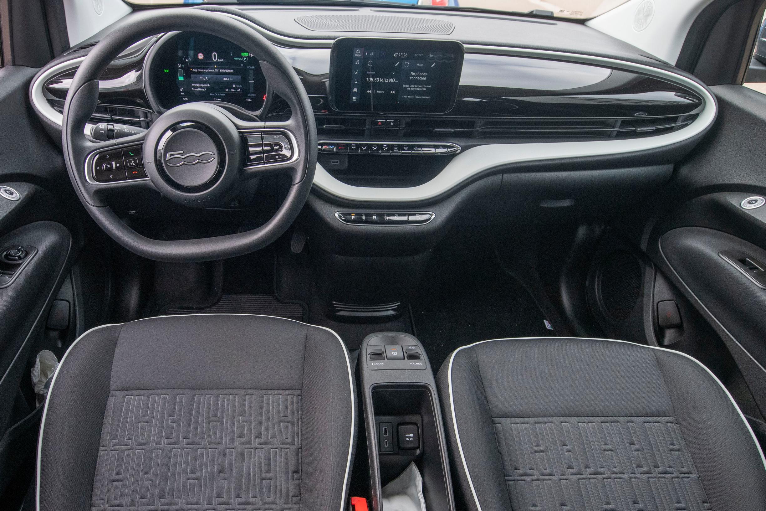 Fiat 500E 500 Action PLUS HB 95 hv 23,8 kWh ohjaamo