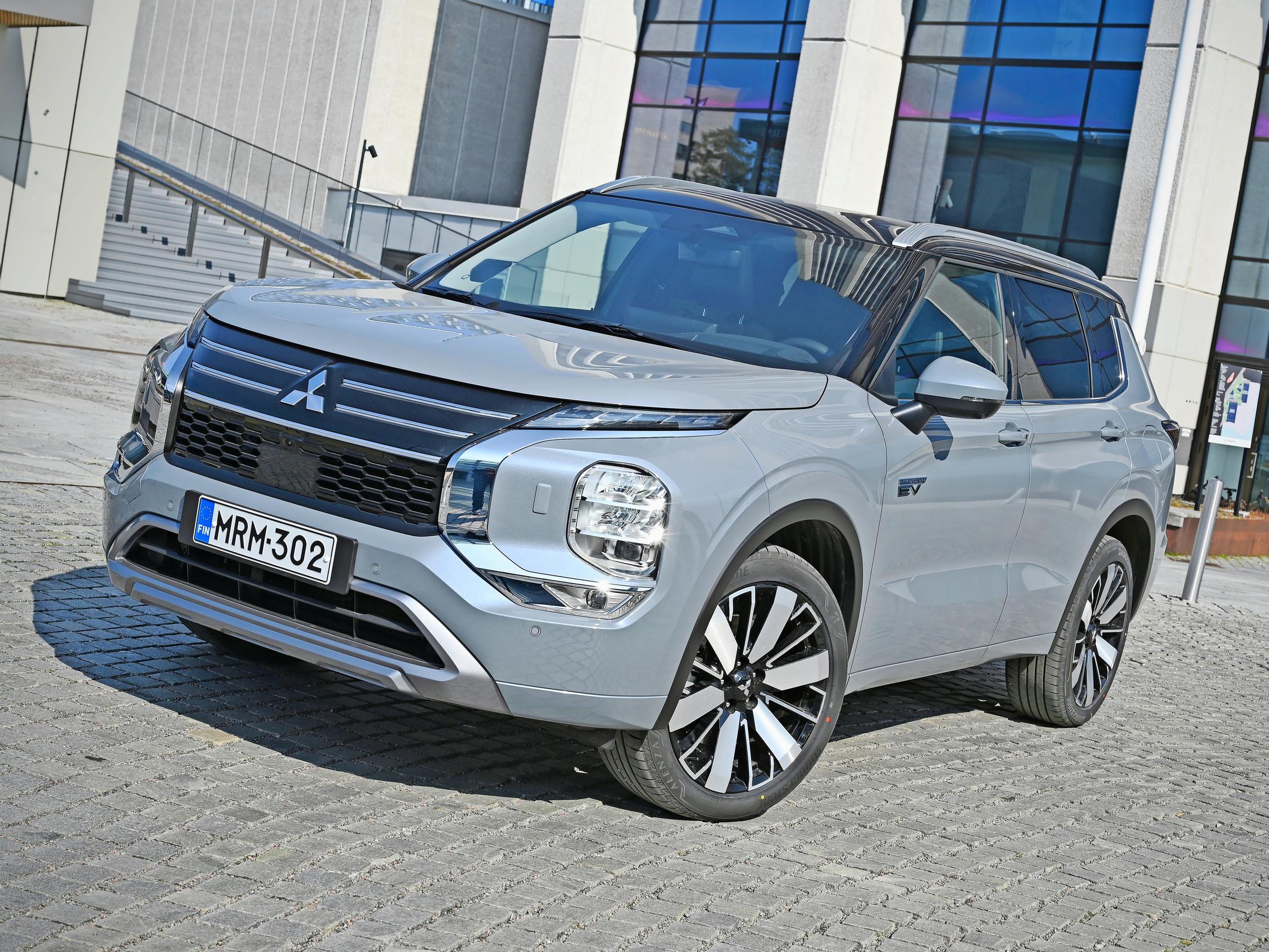 Ladattava Mitsubishi Outlander tekee paluun entistä vahvempana ja modernimpana