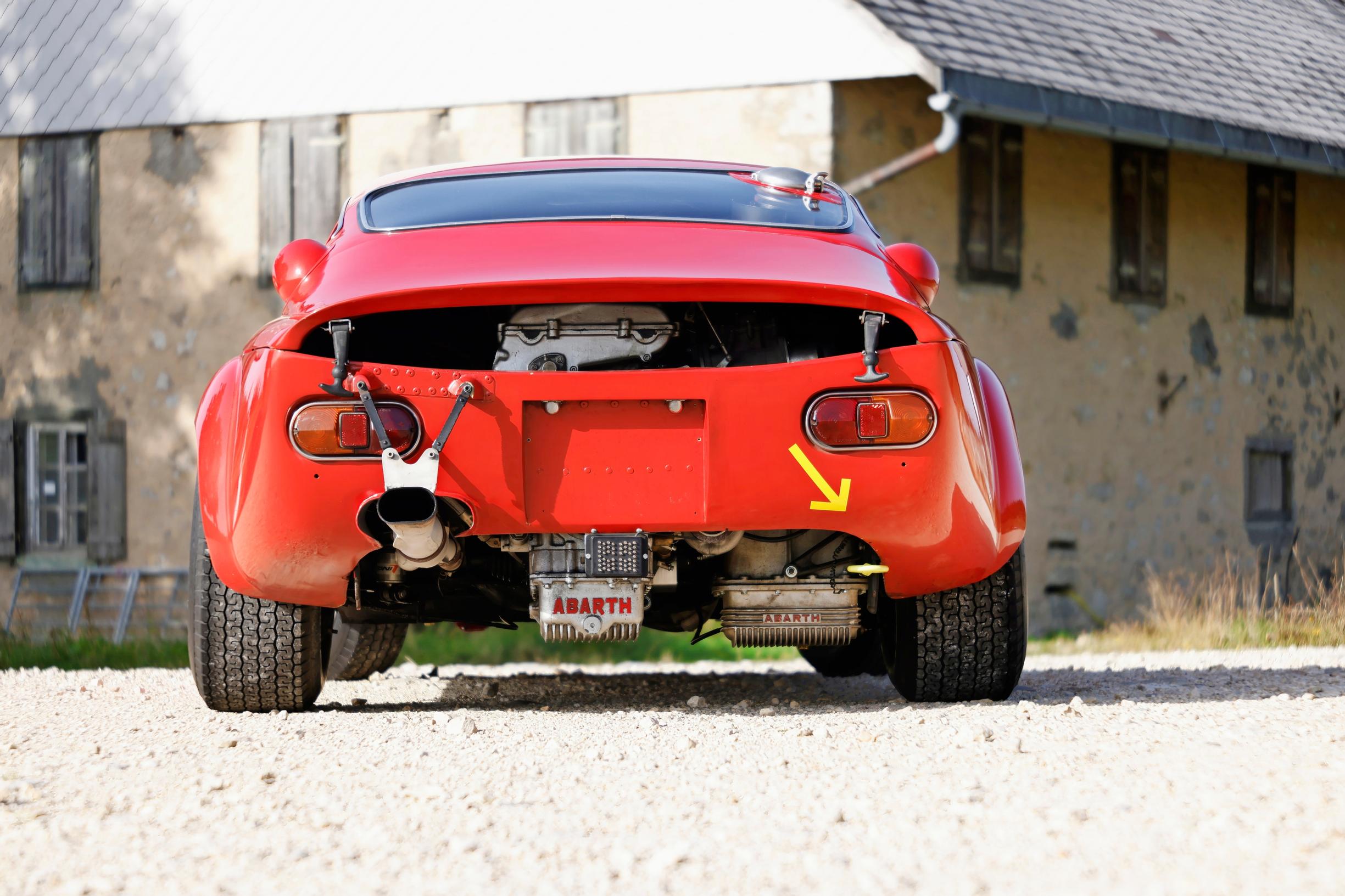 Abarthien takanäkymät ovat tunnetusti raakoja. Moni joutuu tuijottamaan niitä kisatilanteissa.