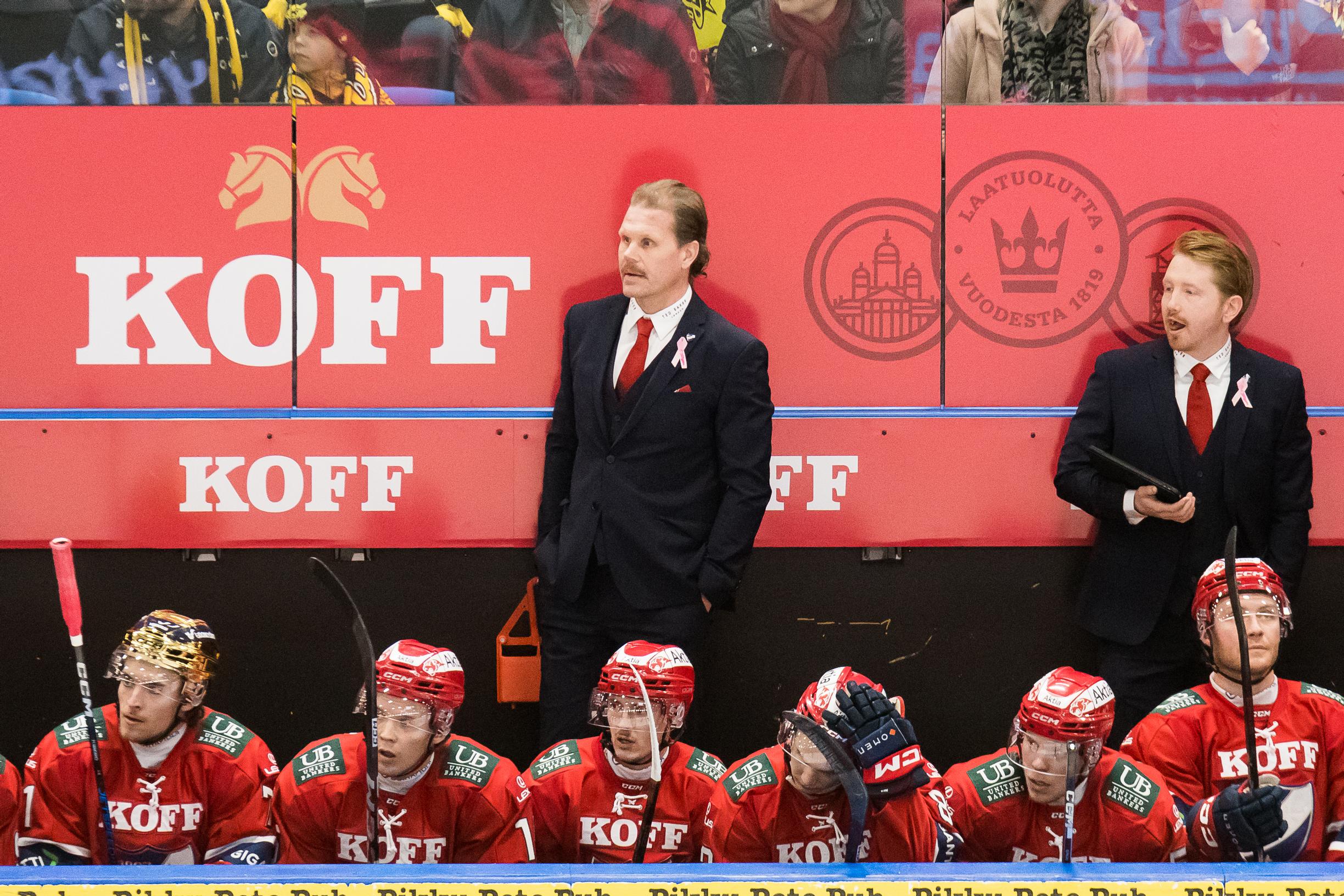 Katastrofi syvenee! Luottavatko pelaajat enää Olli Jokiseen? – "Raimo Helminen näytti eteen, että kuule Olli, näin valmennetaan"