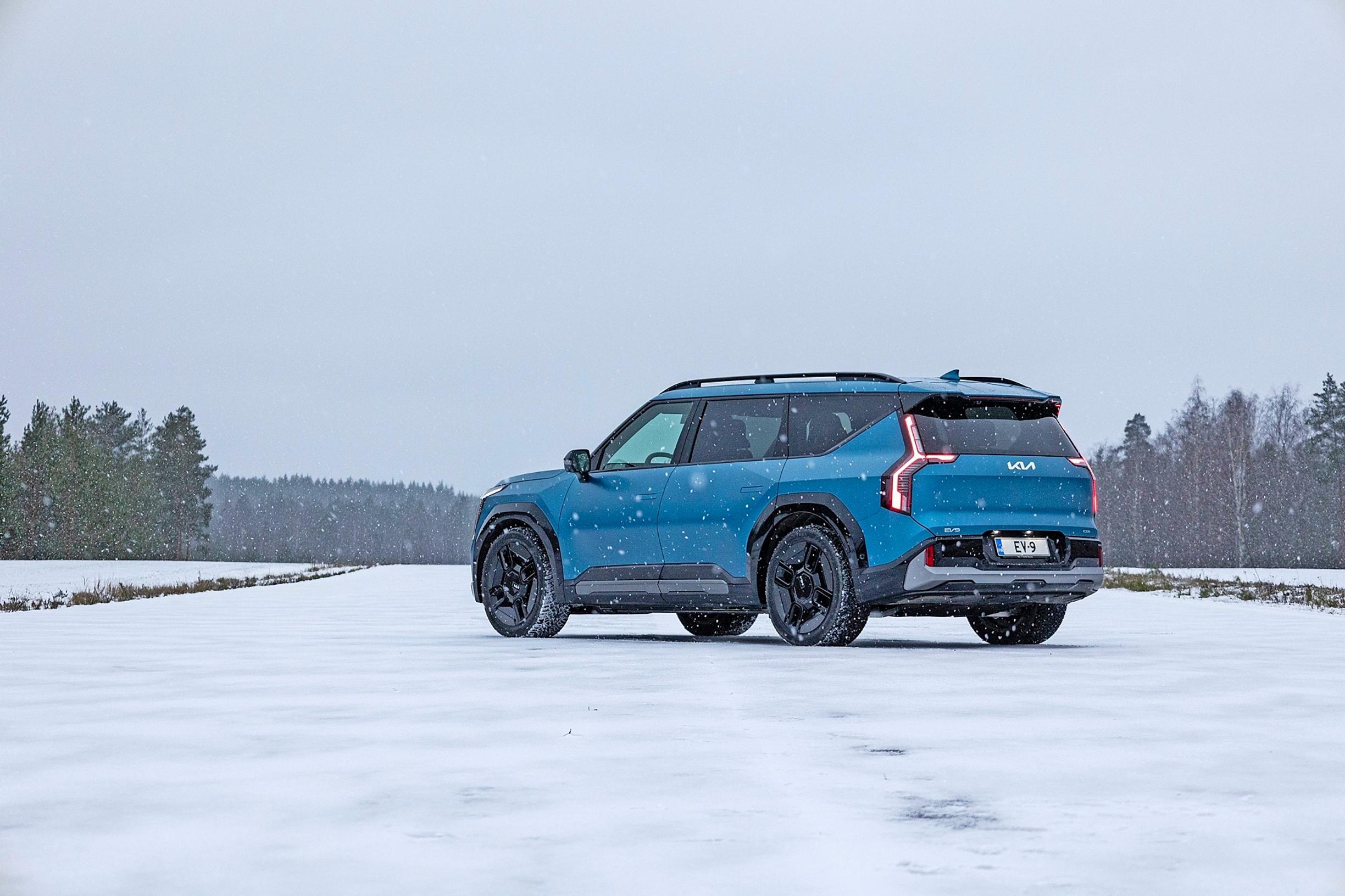 Kia EV9 uudistuu: Uusi takavetoinen versio markkinoille alkaen 74 730 euroa