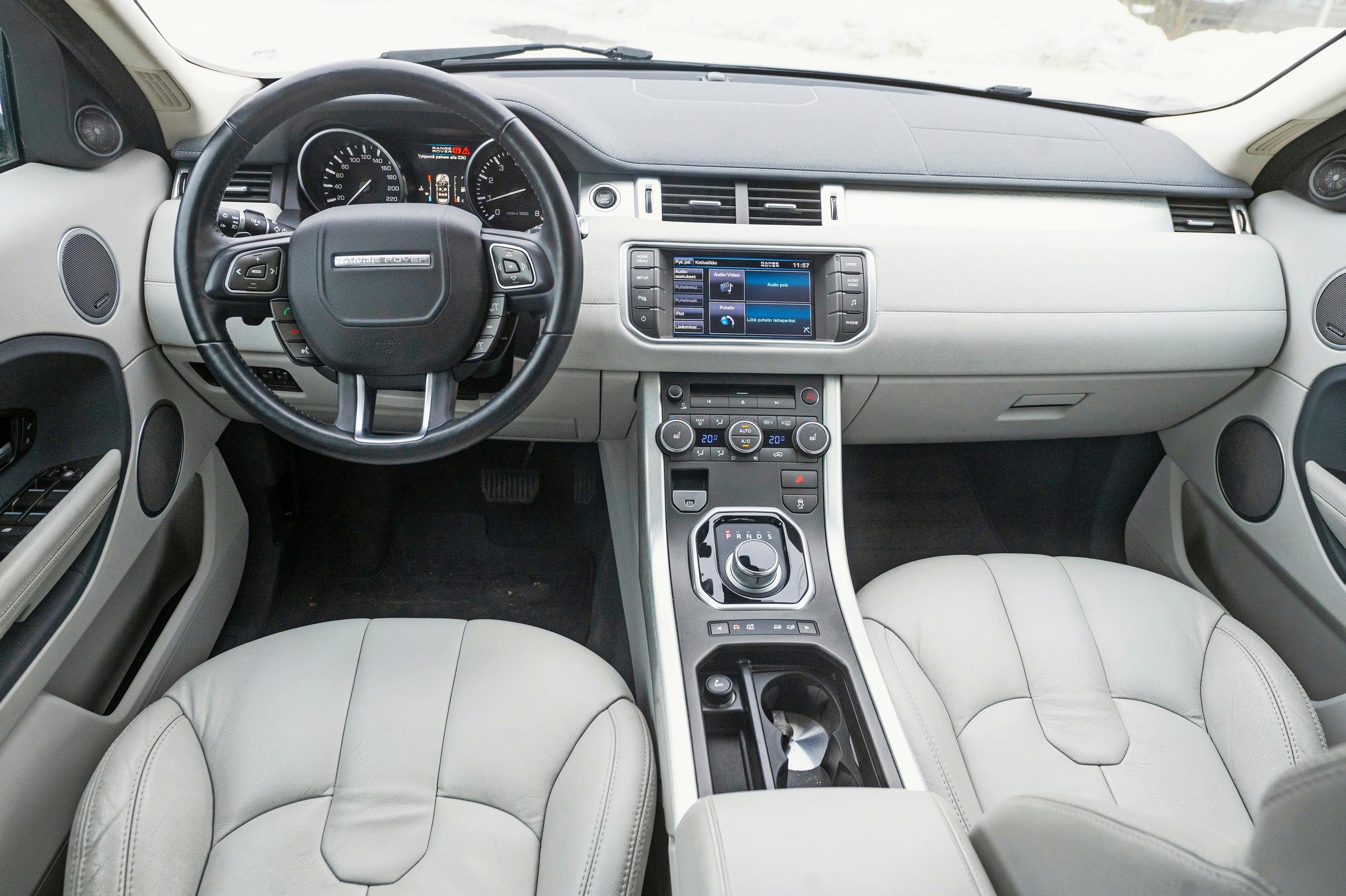 Range Rover Evoquessa ei ole vaihdekeppiä. Sen tehtävää hoitaa iso, pyöritettävä kiekko.