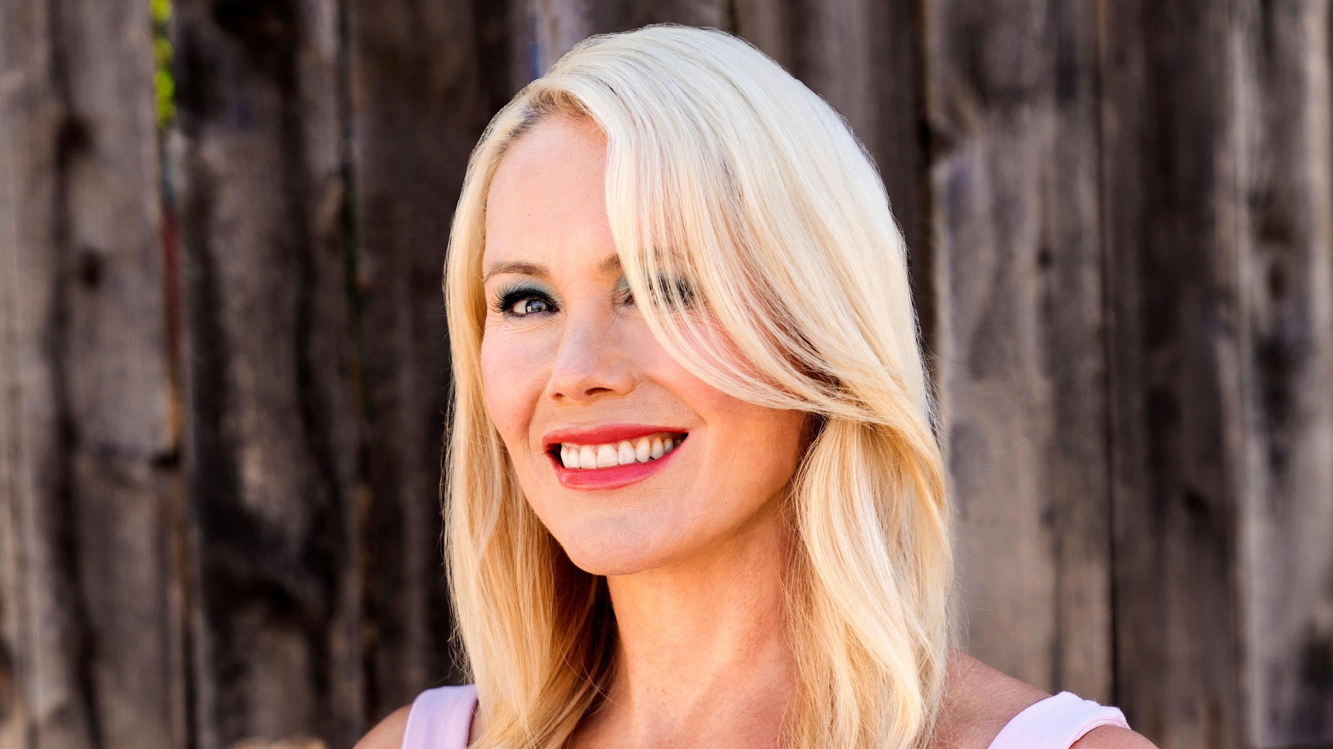 Kun mallintyöt ovat olleet kiven alla, Anne Kukkohovi on rahoittanut elämistään Kaliforniassa myös Onlyfansilla: ”Olen selviytynyt viikko kerrallaan”