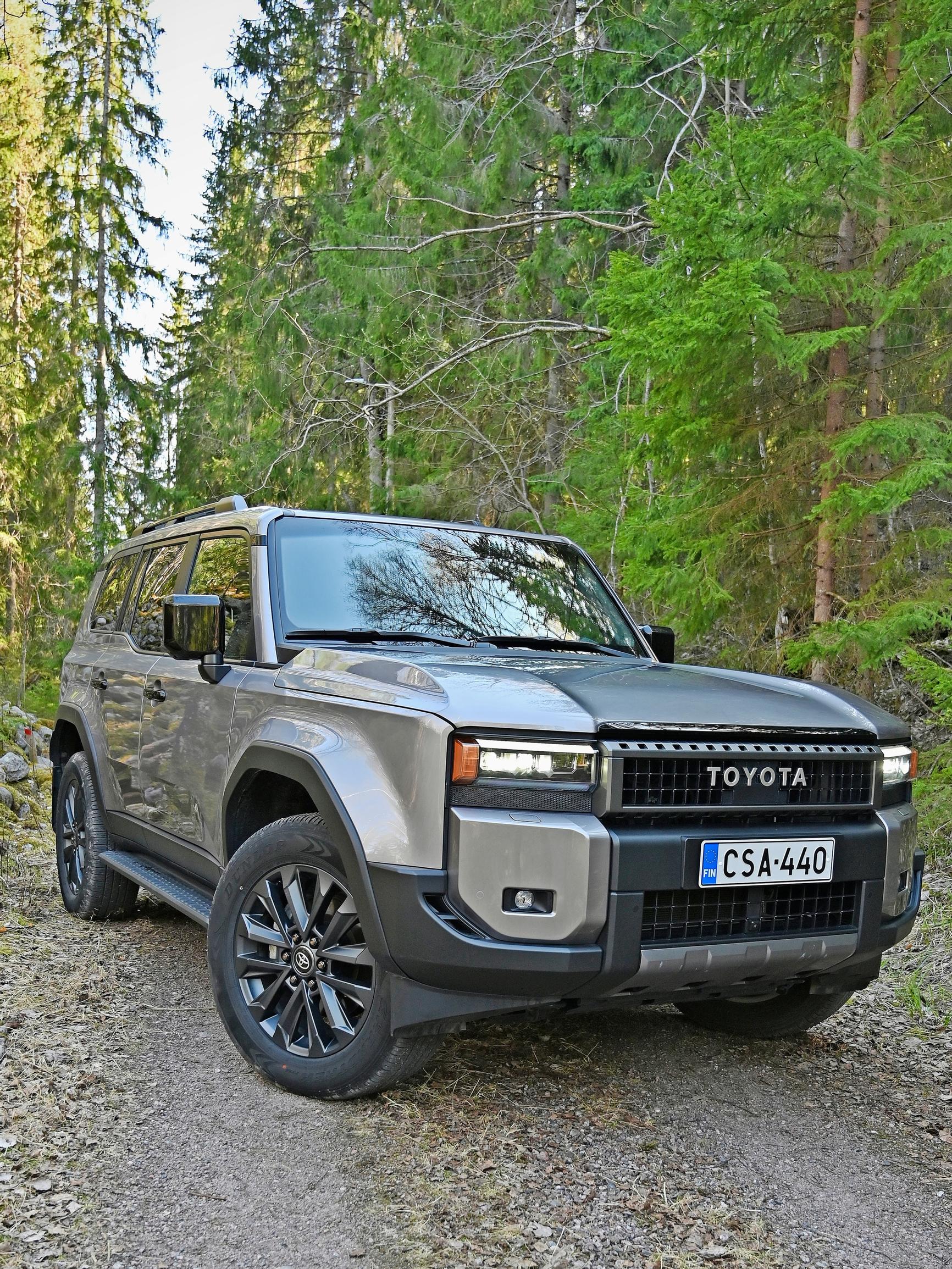 Uusi Toyota Land Cruiser ei jää jumiin – Törmäystestissä täydet pisteet – Katso video