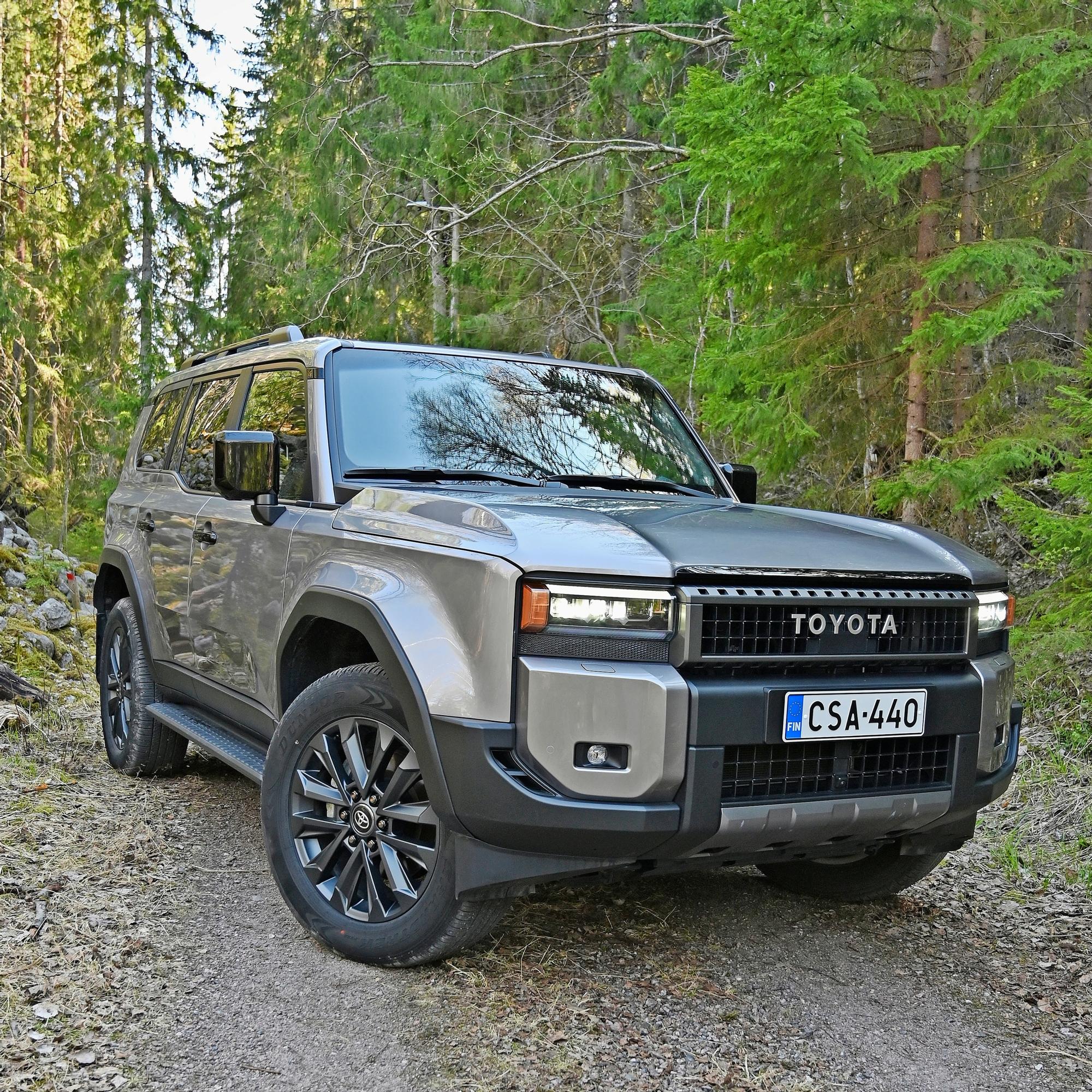 Uusi Toyota Land Cruiser ei jää jumiin – Törmäystestissä täydet pisteet – Katso video